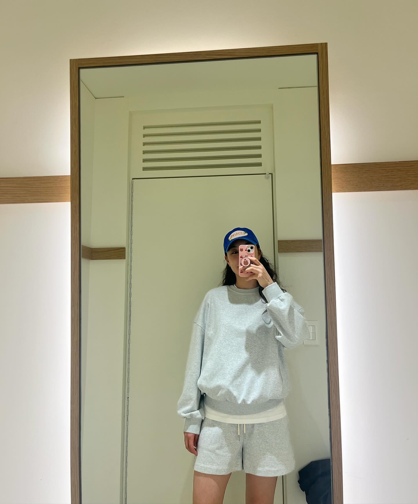 여름에 쇼룸가서 입어보고 인터넷 주문 놓친 아이템을 오빠가 크리스마스 선물로💙💙💙
내년 봄부터 교복예정 ! (다른색도 부탁해🫰🏻)
