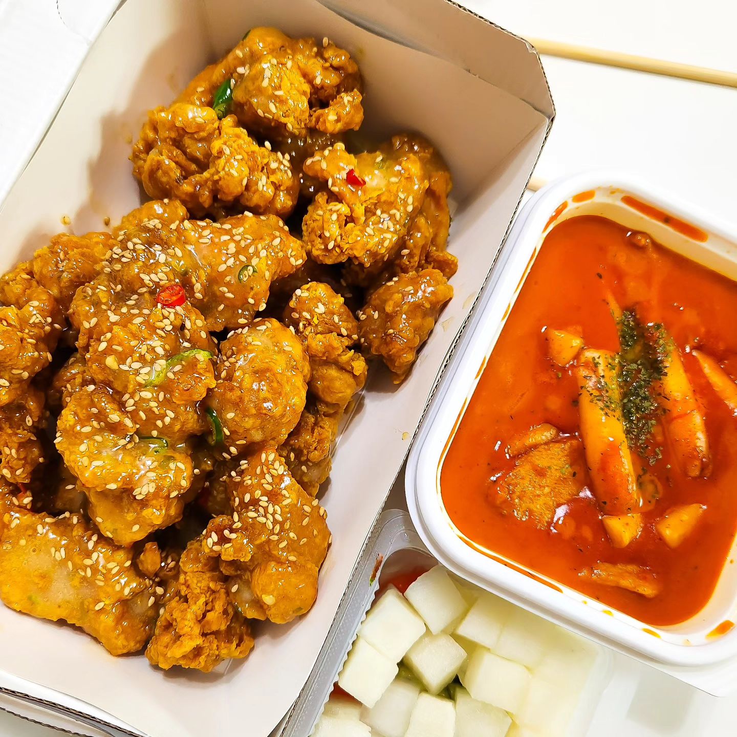 #치킨추천 #로제떡볶이 #맥주한잔🍺
#매콤하고맛있다 🌶 

#자담치킨 #맵슐랭 이에요~
청양고추가 #알싸한맛 매운데 맛있어요^^
첨 먹어보는데 #로제떡볶이맛집 이네요ㅎ
#술이들어간다쭉쭉쭉 🍺
#맛저하세요 🔥

#순살치킨 #치맥 #맥주한잔 #밥하기싫을때
#배달음식 #맛있다👍 #치킨 #치킨맛집 
#치맥🍻 #떡볶이 #수요팅 #취한다 #한캔먹고 ㅋ

❤️