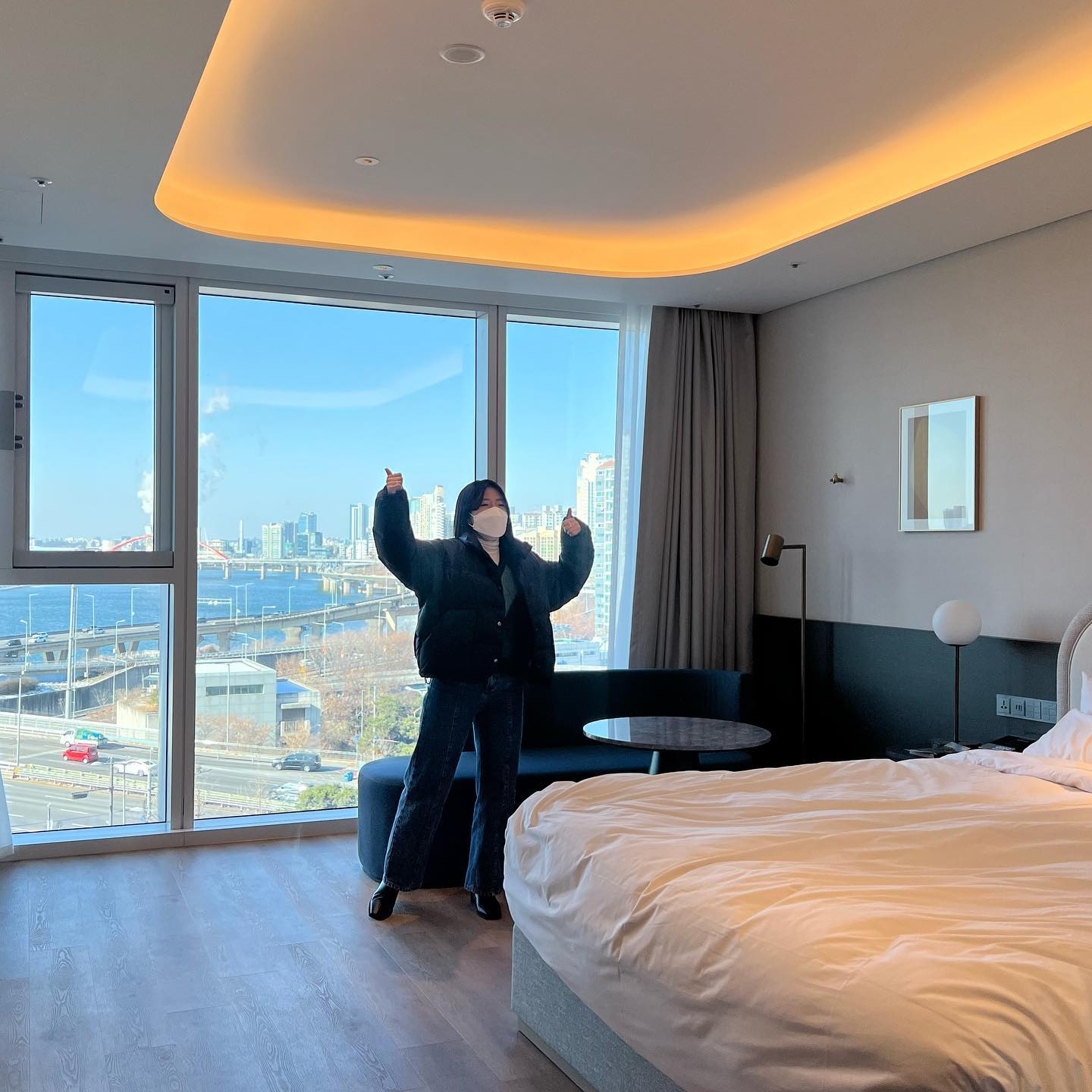 .
호잇🕺🏻
올해도 잘 버틴 나를 칭찬해👍🏻
仕事収まってないけど😂
今年耐え抜いた自分を褒めたい🤸🏻‍♂️
.
.
.
#호텔나루서울엠갤러리 #호텔나루 #호캉스 #호캉스추천 #서울호캉스 #서울호텔추천 #신상호텔