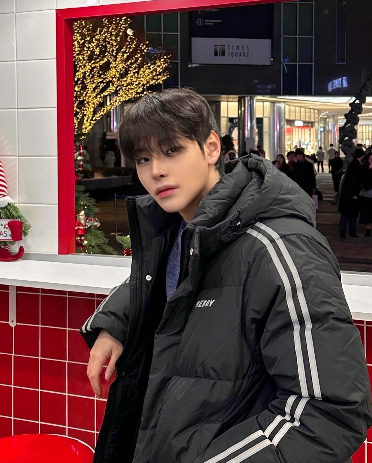 #광고 
연말까지 크리스마스🎄 with 숏 롱 투웨이로 둘 다 활용 가능한 널디 엔와이 디태처블 롱다운자켓✌️

#제품협찬 #널디 #NERDY #패딩 #엔와이디태처블롱다운자켓 #푸퍼자켓 #롱패딩