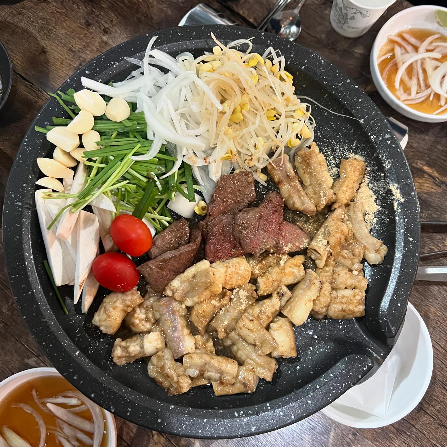 📍울산 호계 - 봉화곱창
✔️한우곱창구이
✔️곱창전골

곱창구이 맛있게 먹고 밥이랑 
곱창전골까지 먹고 마무리 ! 
친절하구 맛나요옹 👍🏻👍🏻