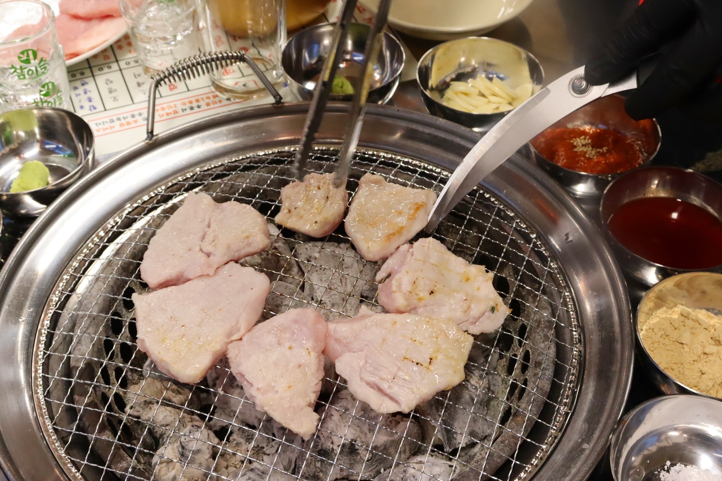 훌륭하고 저절로 미소짓게 만드는 맛과 뛰어난 분위기로 행복하게 해드리는 삼일집 상무점입니다😘

입안 한가득 맛있는 고기 육즙이 퍼지고 
쫄깃하게 씹히는 맛있는 고기들을 먹을 수 있게 해주는 삼일집 상무점 입안도 행복해지고 좋은 분위기에 눈도 행복해지는 삼일집 상무점으로 오세요!😊

#전대후문갈비맛집 #전대후문맛집 #전대후문술집추천 #전대껍데기맛집 #전대후문껍데기추천 #삼일집 #광주숯불갈비 #용봉동갈비 #용봉동맛집추천 #전대술집 #전대후문닭발맛집 #전대후문갈비맛집 #전대맛집추천 #전대후문닭발 #광주북구맛집 #데일리그램 #광주숯불구이 #전대후문갈비 #전대갈비맛집#맛집추천 #인생맛집