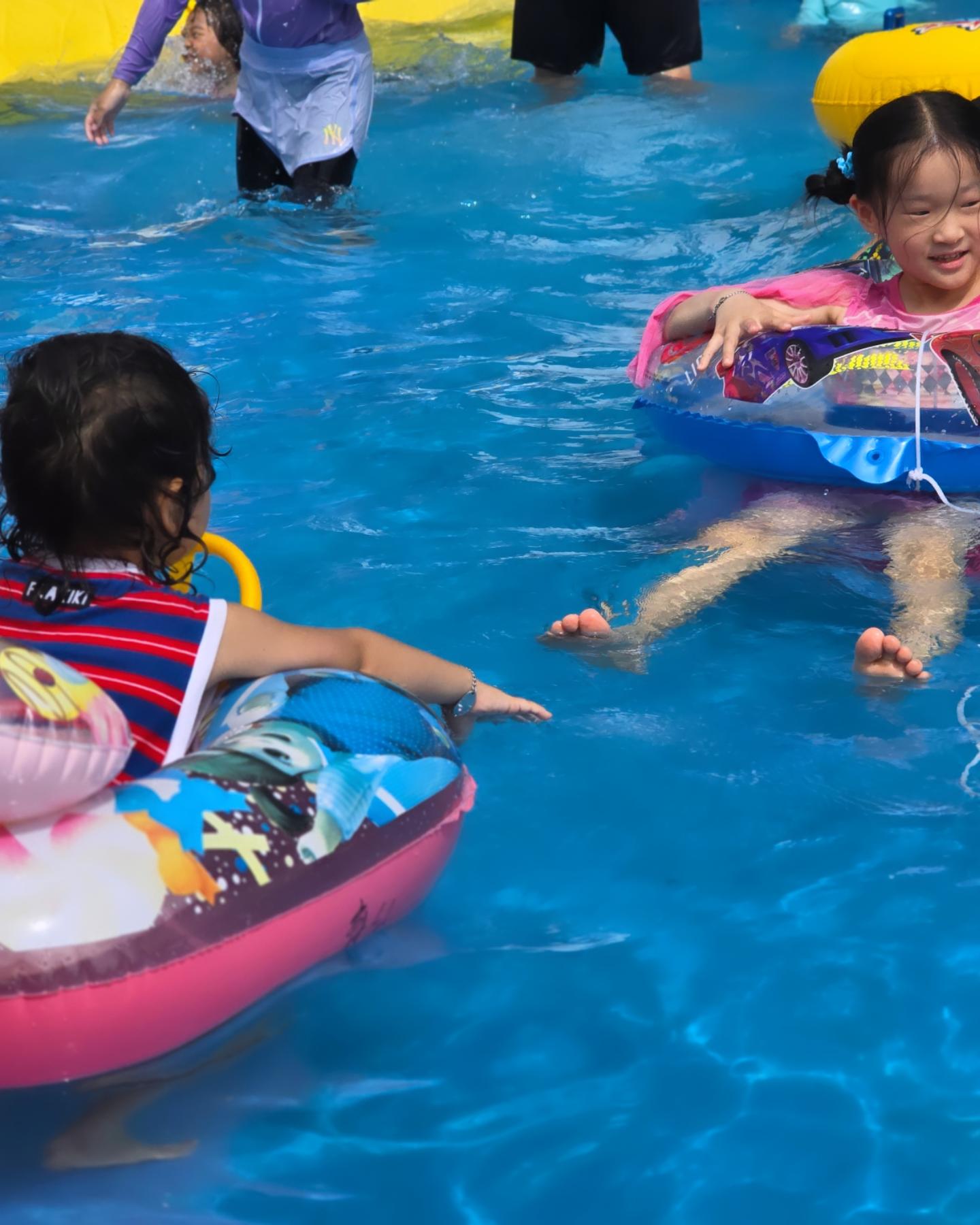 #연포해수욕장🌊 #연포모래조각페스티벌 #급만남👭 

급만남  같이 물놀이 ,  미쳣다 돌앗다 널러간다 

소리가 날 정도록 미친듯이 비가옴 다 쫄딱맞음🤭 

감기걸리지말자 공주들 왕자들 sangeun_joyce jung._.111 ❤️