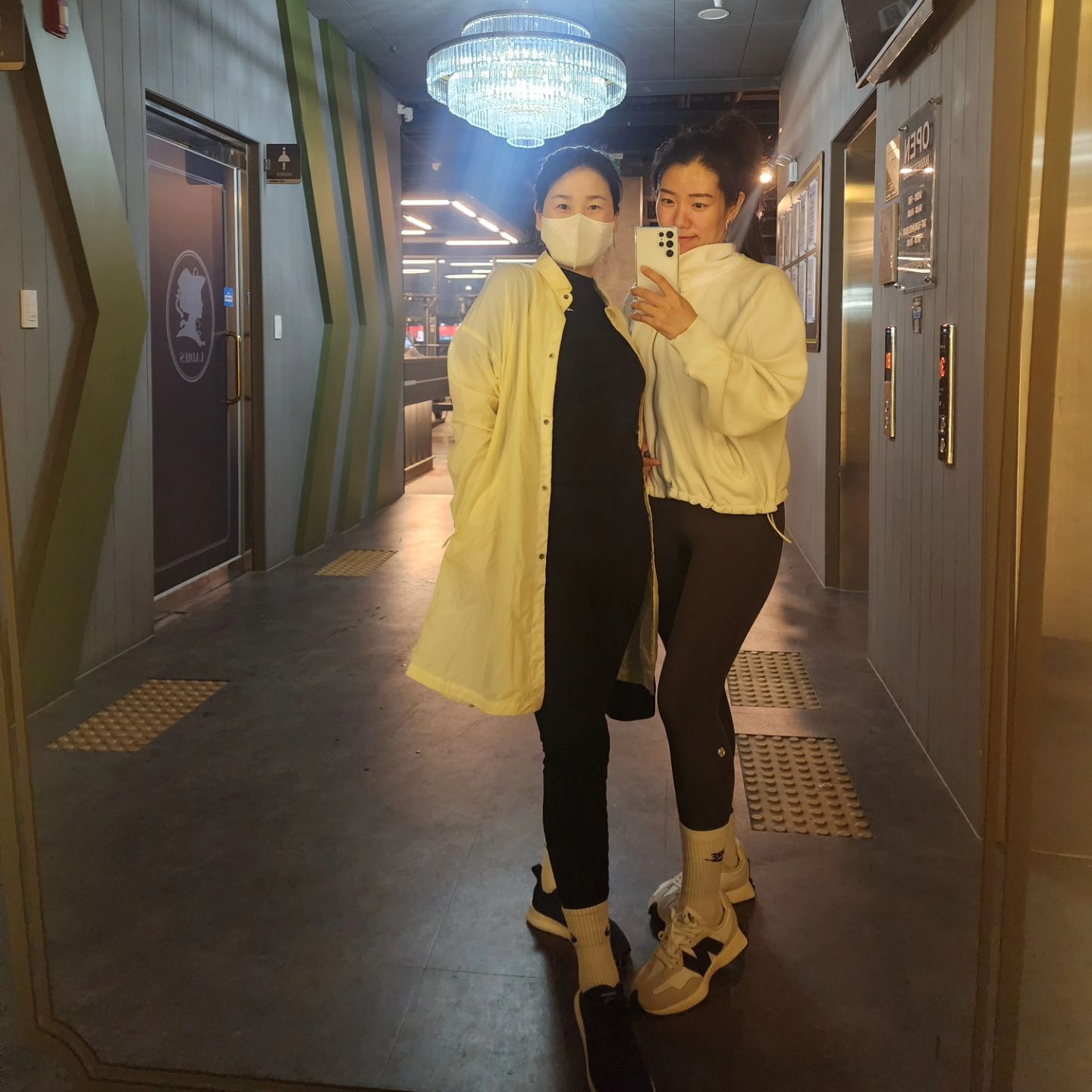 집콕 뒹굴뒹굴 나는솔로옥순편 사계 보다 언니연락해서 운동가기 한시간 걷고 만보 찍었네 쉬는날은 걷기쉽지않음~^^ 언냐가사준깜짝선물 고마워용♡.♡ 매번받기만하네~이쁘게하고다닐께 고마워요~^^ 항상잘챙겨주는언니 회사인연이 오래오래 쭉이네~앞으로도나랑놀아줘요~

#회사인연쭉 #나는솔로사계 #옥순편 #걷기운동