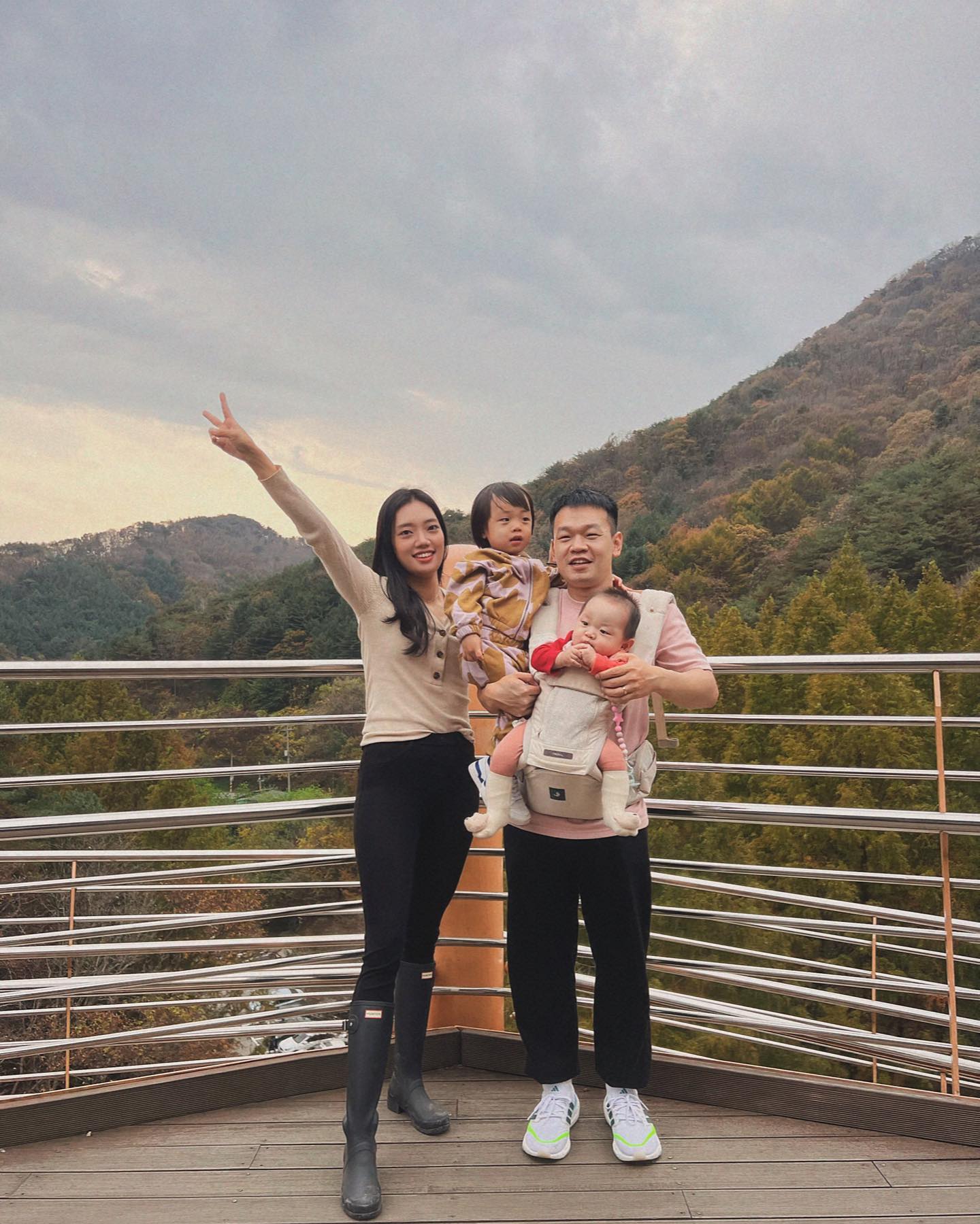🍁🍂🧡
최애계절에 사랑하는 우리가족 단풍놀이 출동!
자연과 동물을 사랑하는 나이스한 소년들이 되길🫶🏻