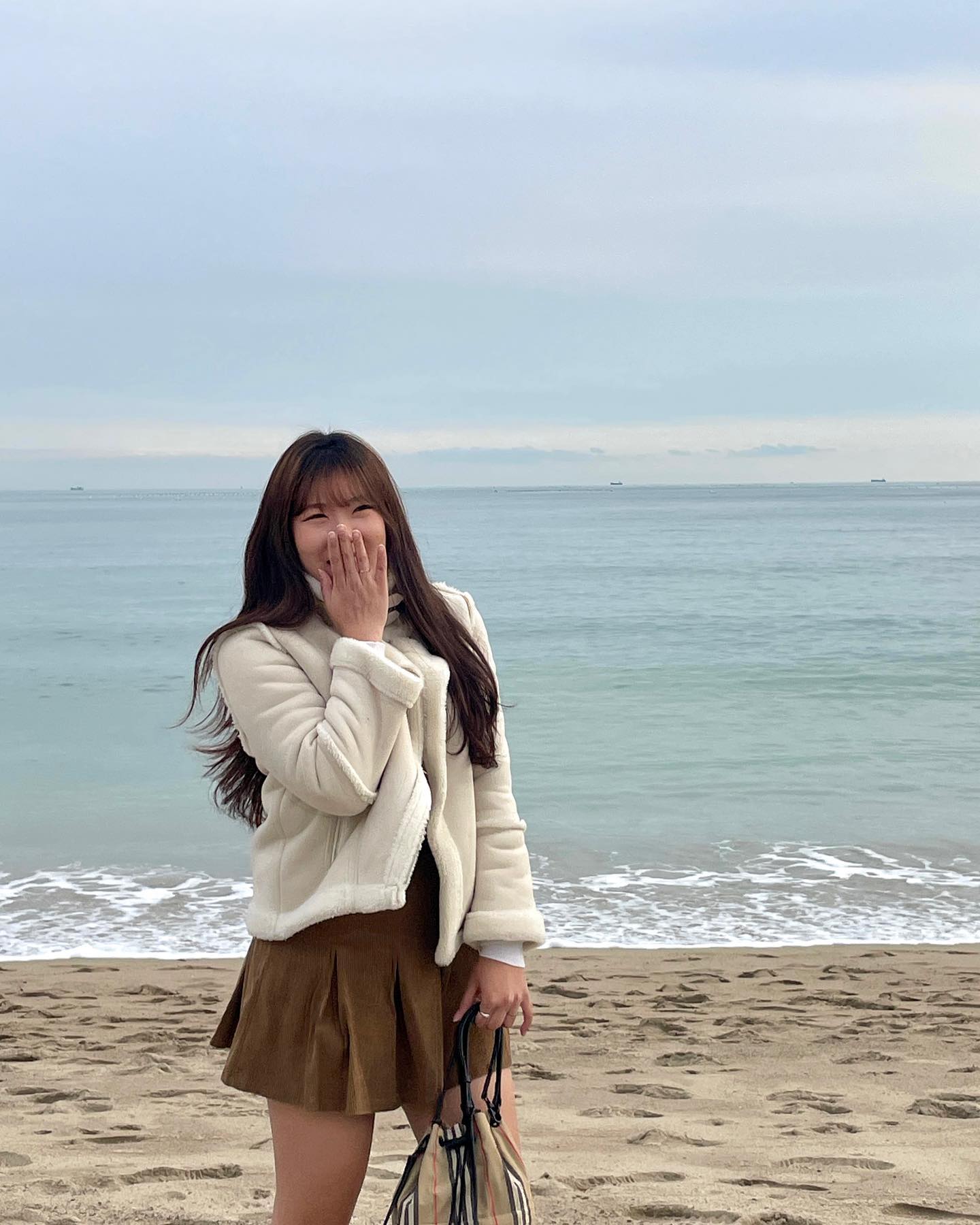 그녀의 알 수 없는 구도.jpg