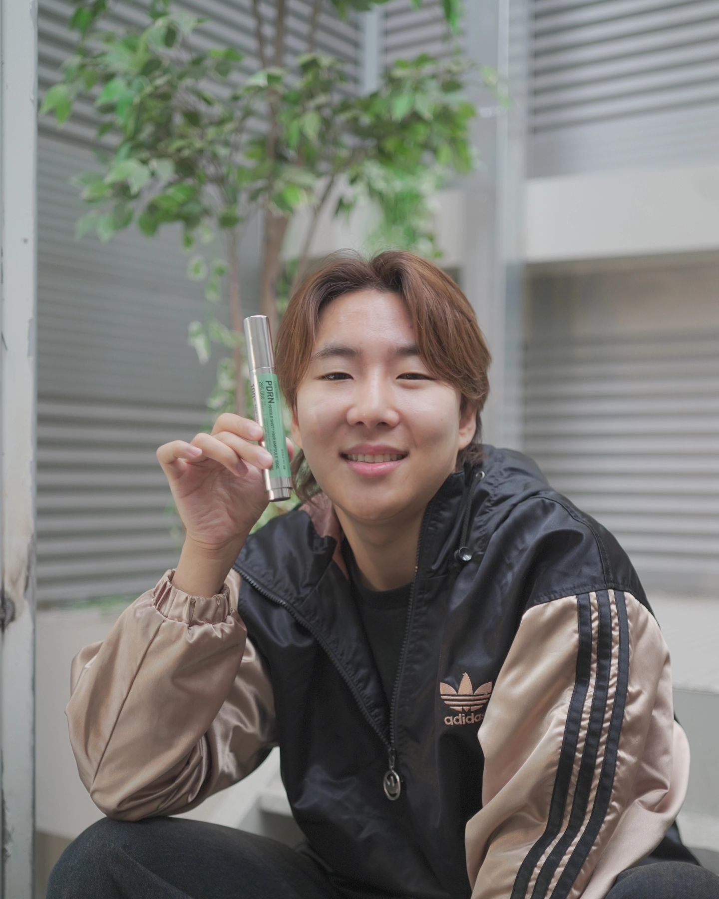 #협찬 #vtpdrn #탈모앰플 
.
.
.
.
💚vt피디알엔 탈모앰플💚
✅️모공보다 14배 얇은 두께로 피부 흡수
✅️지리산에서 추출한 영양 가득한 산삼 성분
✅️끈적임 없이 산뜻하베 흡수되는 겔형 제형
✅️탈모증상이 없어도 미리 준비 하는 습관
✅️두피 모공 타이트닝, 두피온도 감소, 두피장벽 개선
✅️휴대성과 사용의 편리성

vtcosmetics_official 

탈모가 있어도 or 없어도 미리 준비해야 합니다
자외선으로 인한 자극 or 염색, 탈색등 두피 자극이 많은데
탈모앰플로 미리 예방하세요!

11/4 소유의 겟잇뷰티 프렌즈에서 
처음으로 만나 볼 수 있습니다
.
.
.
#협찬 #VT #VT리들샷헤어앰플 #리들샷탈모증상완화 #리들샷두피혈행개선 #피디알엔리들샷헤어앰플 #리들샷헤어앰플탈모 #탈모증상케어 #PDRN리들샷헤어앰플 #두피슬로우에이징