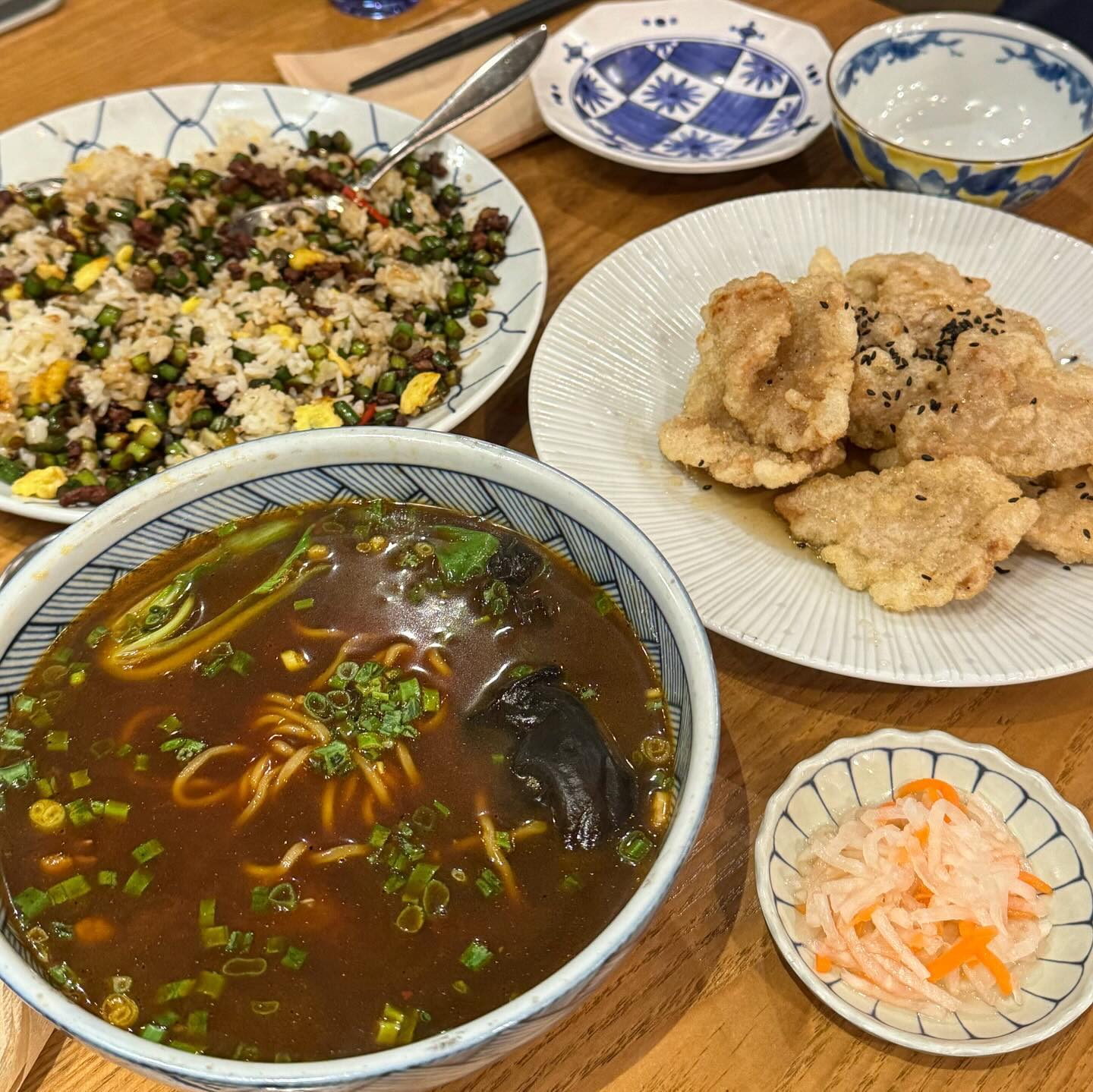〰️
📍스트릿 SPC스퀘어점

⭐️⭐️⭐️⭐️
대만음식을 맛있게 즐길 수 있는 강남역맛집🇹🇼
메뉴하나하나 다 맛있구 매장도 넓어서 모임장소로도 딱이당👍🏻👍🏻

📋
시그니처세트 42,000원

🗺️
서울 강남구 역삼로1길 17 SPC스퀘어