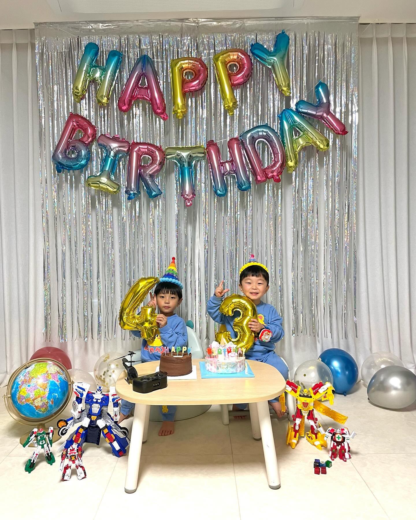 .
우리 집 왕자들 생일파티😆
형아는 11월 7일 준이는 11월 20일이라 같이 생파🎉
이제 생일이라는걸 알아서 그런지
빨리 파티하고 싶다고 신이난 준이😍
왕자님들 생일 축하해❤️
알라븅 쪽쪽💋
.
.
#3돌 #4돌
#홈파티 #11월생일모여랏 #내새끼들
#이제카봇세계가열렸도다