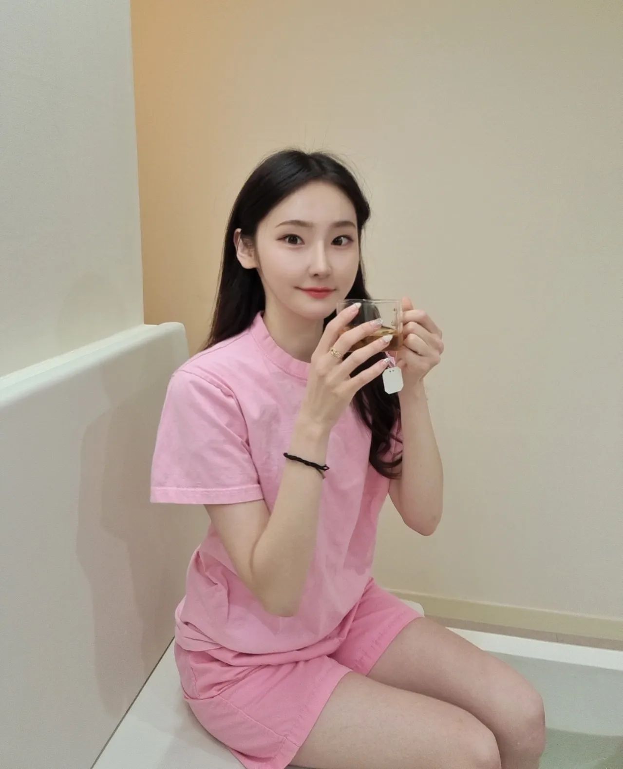 #대구 #헤스티아스파 #건식 #아로마 #마사지
연인,가족,친구 남녀노소 같이 즐길수 있는 #대구커플마사지 스파인 헤스티아🩷
 
내가 원하는 부위와 강도를 골라서 체계적으로 하는 곳이라 믿고 맡길 수 있으며,
연인 또는 친구와 동시에 관리받는 #커플마사지라 혼자서 불안하지 않게 관리 받을 수 있어서 좋았어요,,,ෆ˶'ᵕ'˶ෆ 

타로,윷놀이,알까기 등 다양한 프로그램도 있어서
게임에서 이기면 각각 1만원 할인권도 받고 
족욕을 하면서 게임하는게 신기하더라구요

족욕 + 아로마 마사지 50분 + 미모관리50분
받고나니 피부의 탄력과 균형을 맞춰주는 경락 마사지까지 피부가 탄탄해지는 느낌이 너무 좋네요,,,🫶 

#대구여행 #대구데이트코스#대구커플데이트 
#대구커플마사지 #대구가볼만한곳 #사진 #추억 #여행 #이색데이트 #마사지스파 #대구마사지 #대구스파 #협찬

📍대구 헤스티아 스파
▫️대구 북구 동천동 897-2 3층 헤스티아
▫️매일 10:00 ~ 22:00
▫️사우나 | 스파 | 건식 | 아로마 | 남,녀 가능
▫️네이버 예약 필수