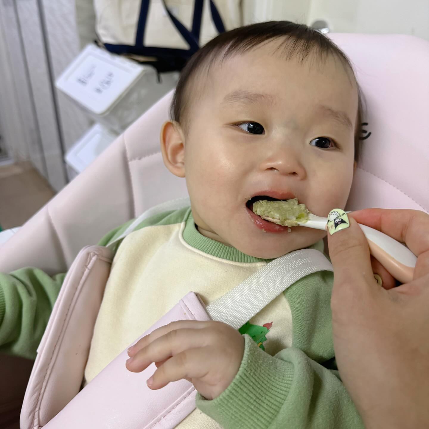 #협찬
르꼬르동 블루 출신 아빠가 만드는 프랑스 정통 수제이유식
한국이유식과 다른 다양한 식재료로 만들어 영양학적으로 전문적이고, 미각적으로 거부감 없으며, 문화적으로 유러피안의 감성이 담긴 글로벌 이유식 아베크파파💙
오트밀 또는 퀴노아를 활용한 곡물 이유식은 처음인데 역시 잘먹는 내 아들👶🏻
주문 후 다음날 익일 배송이라 신선하기까지해요:)
#수제이유식 #아기간식 #이유식 #초기이유식 #중기이유식 #후기이유식 #시판이유식 #이유식추천 #유기농이유식 #아베크파파