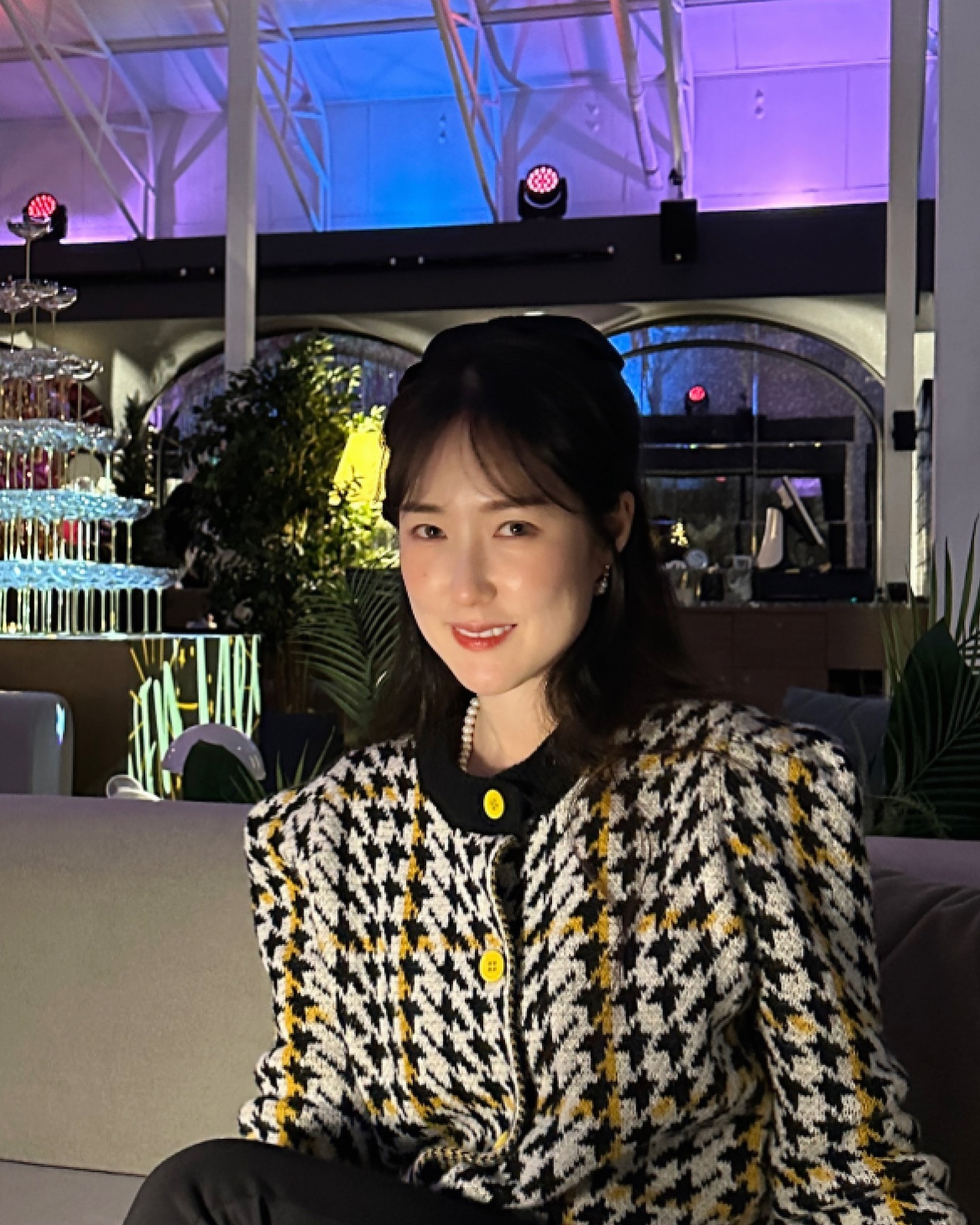 블려셔 가득한 화장으로 신남을 표현해봅니다 ♥️
생일을 핑계로라도 안부 물음과 따뜻한 말을 받아보니 참 기분이 좋더라구요
수달동안 연락을 안했어도,
내가 그의 생일에 연락을 했든 안했든
담백하게 말을 걸어주는 사람들덕에 하루가 꽤 기쁘더라구요
저도 그런 담백한 인간이 되려구요

#감사합니다 #생일 #나이들었는데신남
