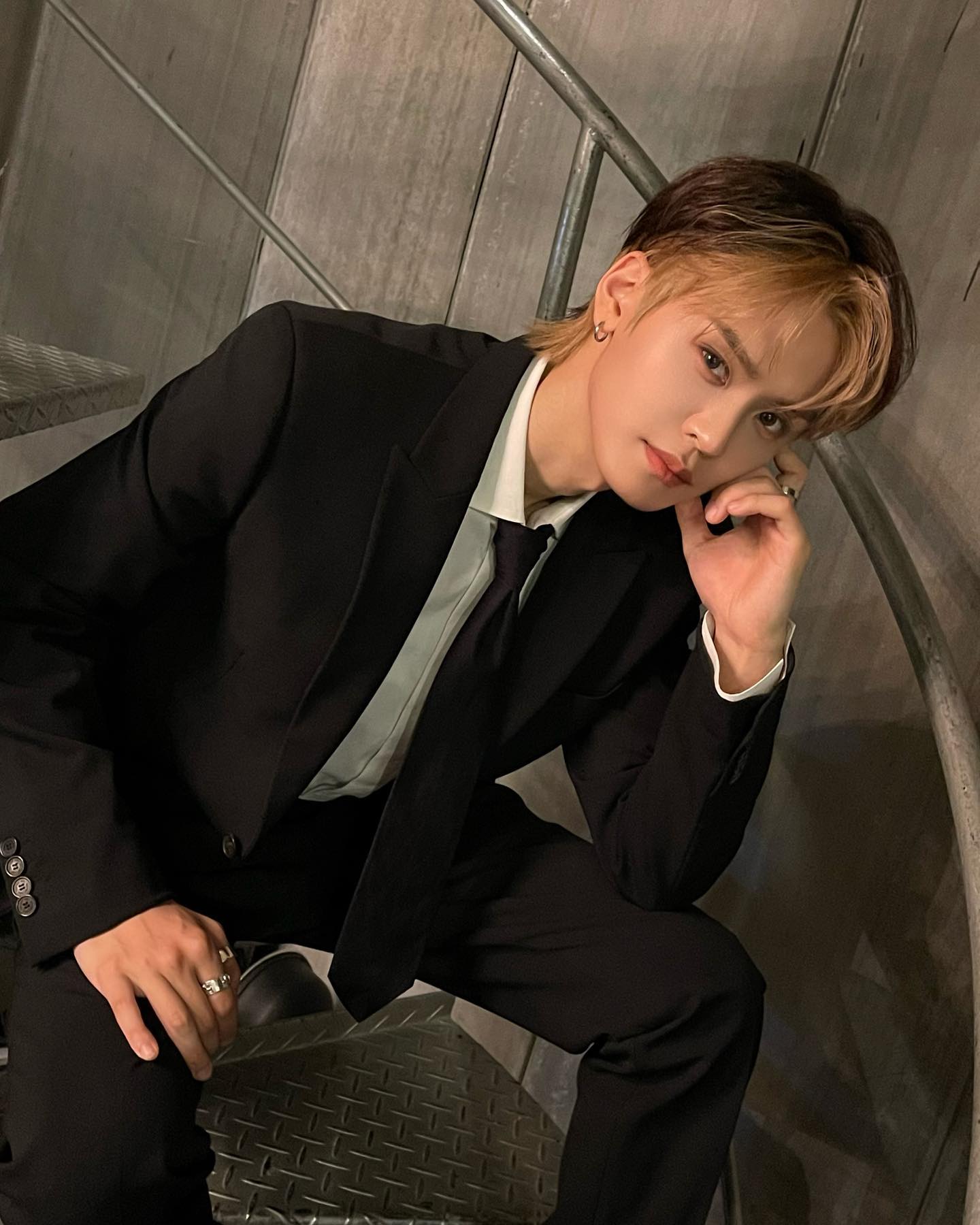 JUNON 수트 태래😎

Makeup d.young 
Hair _y_du 

#tempest#taerae