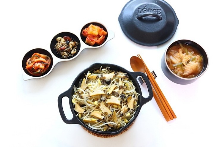 #밥먹자🍚 

전복콩나물솥밥에 밥 먹자~!

#맛있는수다 
#일상 
#집밥 
#밥심🍚 
#맛있다 
#밥 
#맛스타그램