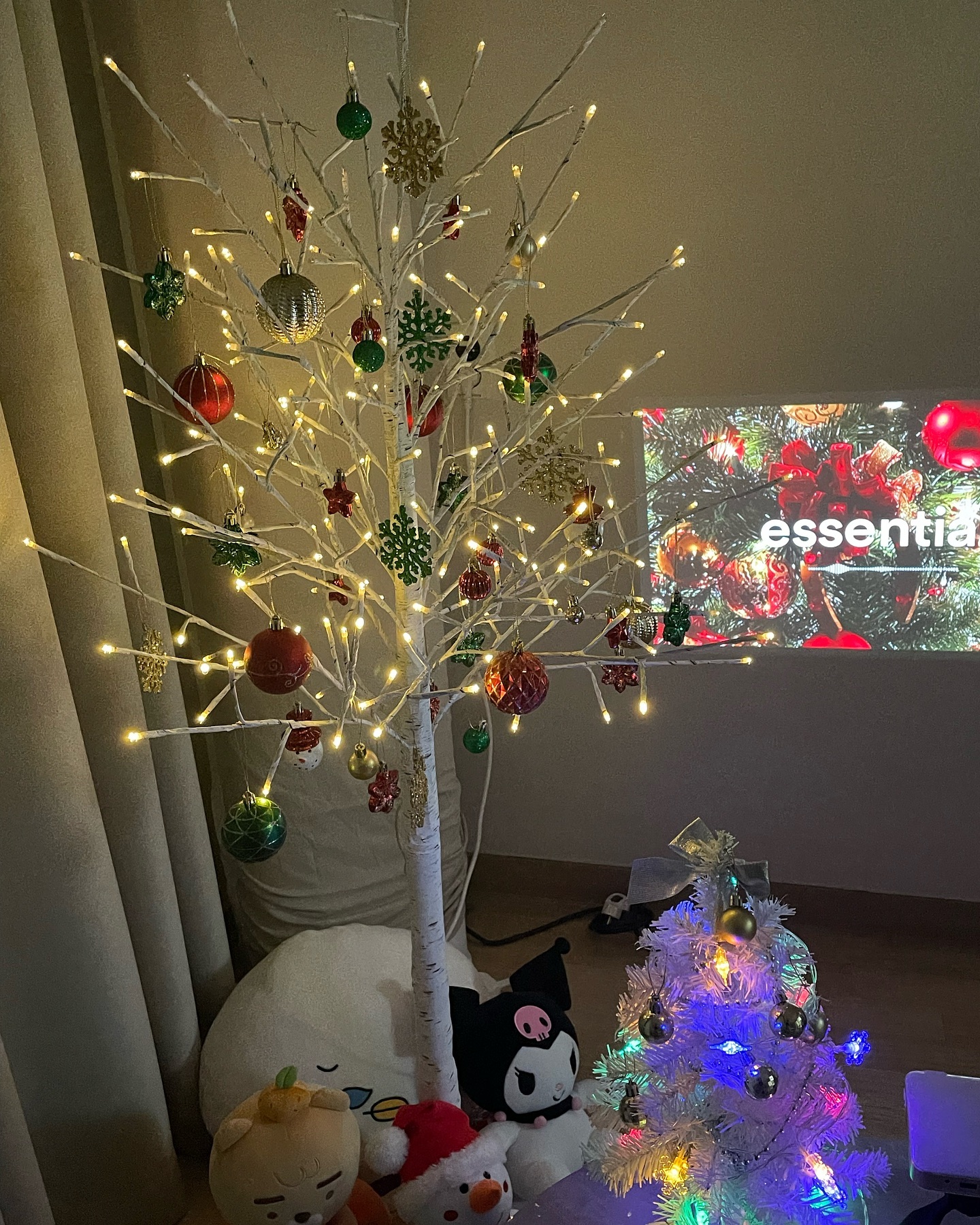 ⠀
집에서 힐링🎅🎄
#소주한잔
#분위기쩔징
⠀
⠀
#하나랑 #크리스마스 #집꾸미기
#크리스마스준비 #캐롤 #홈트리