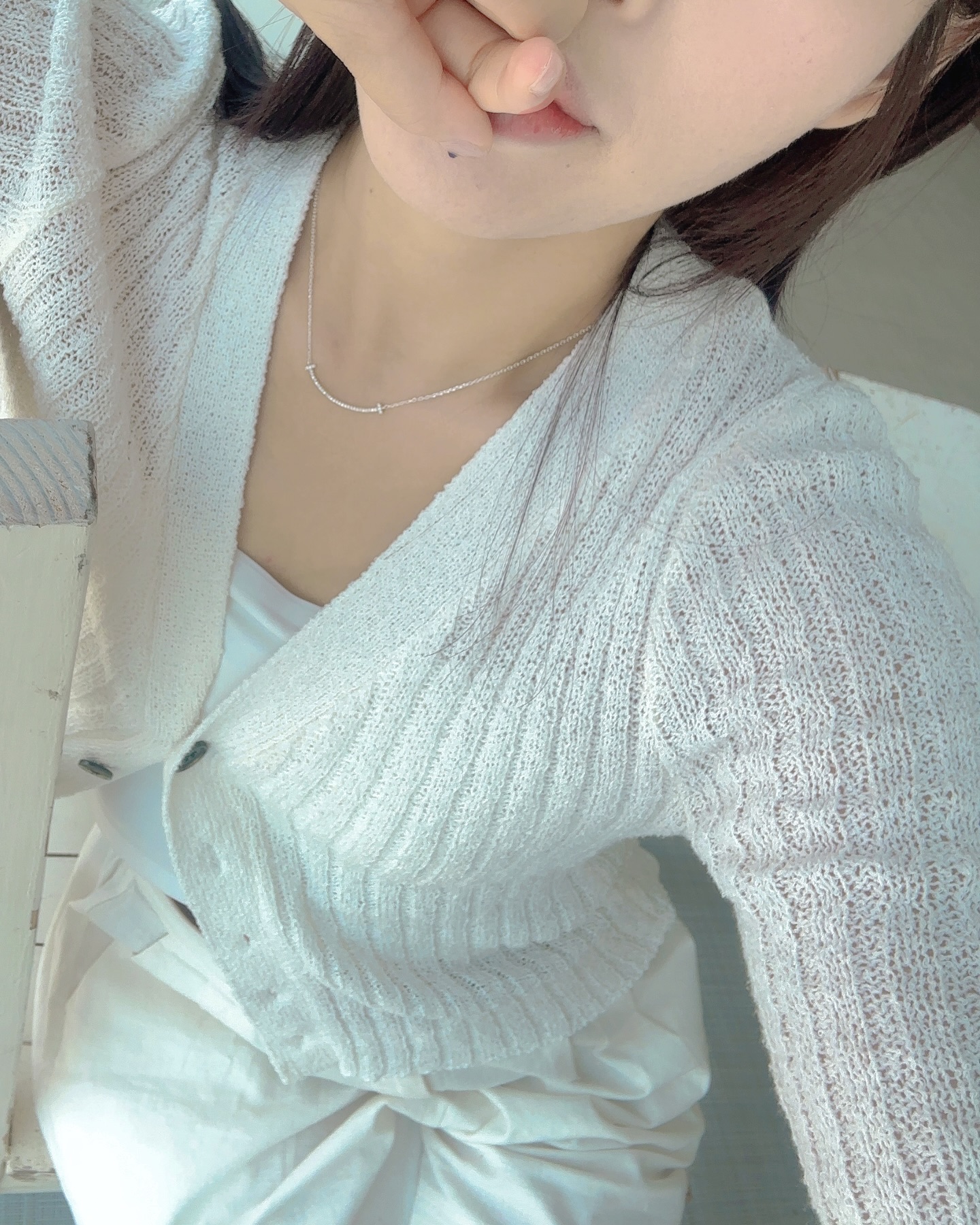 너무 더워서 아무것도 하기싫네요 ˵ˊᯅˋ˵

디엠으로 스마일 목걸이 문의가 많아서 
궁금해 하시는거 정리해서 올려드릴게요 ෆ⸒⸒

실버고, 변색 없어요!!!! 반짝임도 제가 한달 넘게 매일 착용했는데 
처음이랑 똑 같이 반짝여요!!! 길이조절 가능하고요! 

오래 착용하고 계셔도, 불편하지 않고 
나이 상관없이, 어떤 룩에도 잘 어울린답니다ᜊ 

포장은 주얼리박스에 예쁘게 포장해서 보내드려요! 
여자친구나, 친구에게 선물해도 좋은 제품이에요🍀 

이 외에도 궁금한건 언제든지 물어봐주세요❤