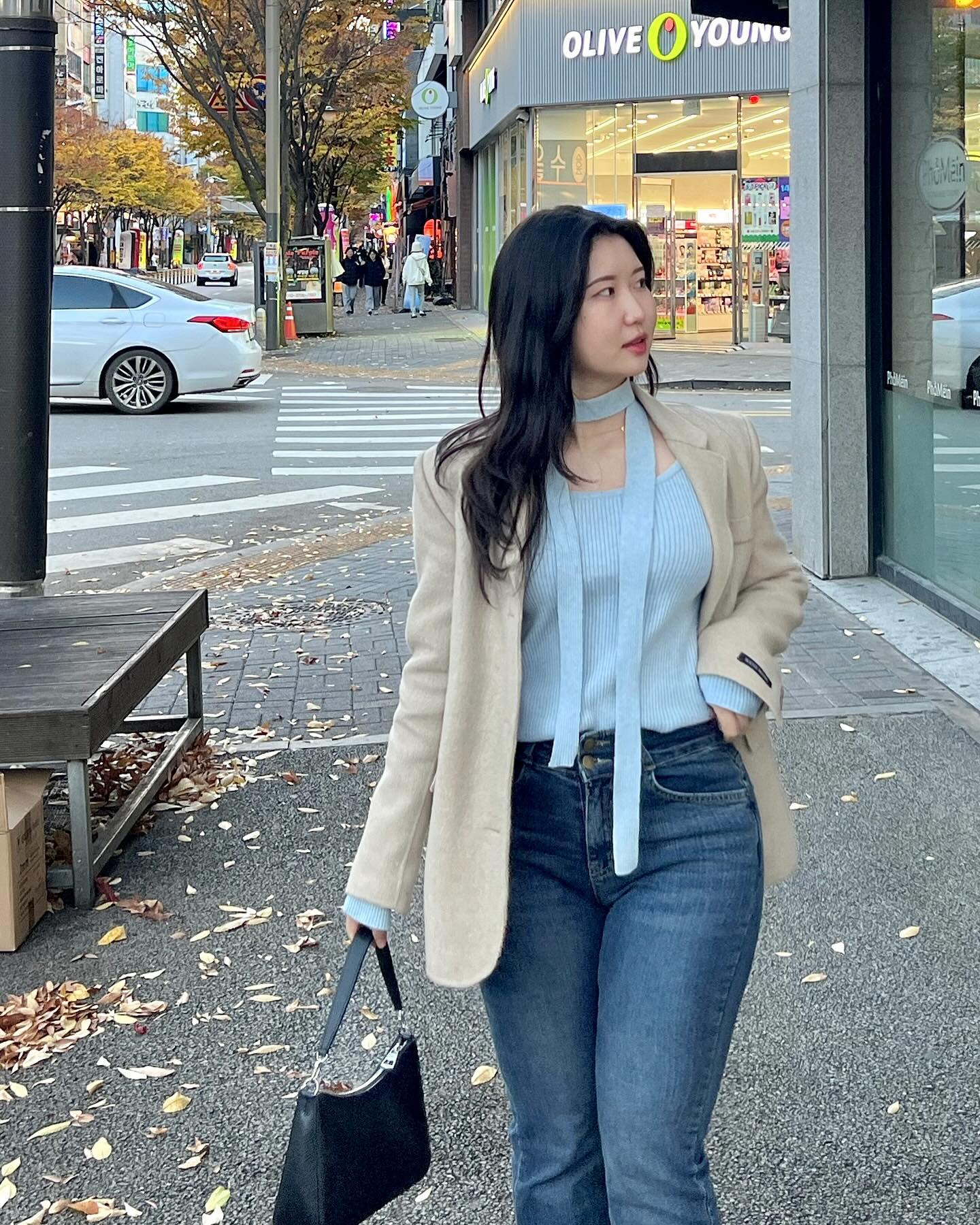 춥당🥶
이제 패딩을 꺼내야 할 거 같아요오
.
.
.
#주말 #일요일 #주말나들이 #가을 #데일리코디 #일상 #자켓 #옷코디 #가을코디 #셀카