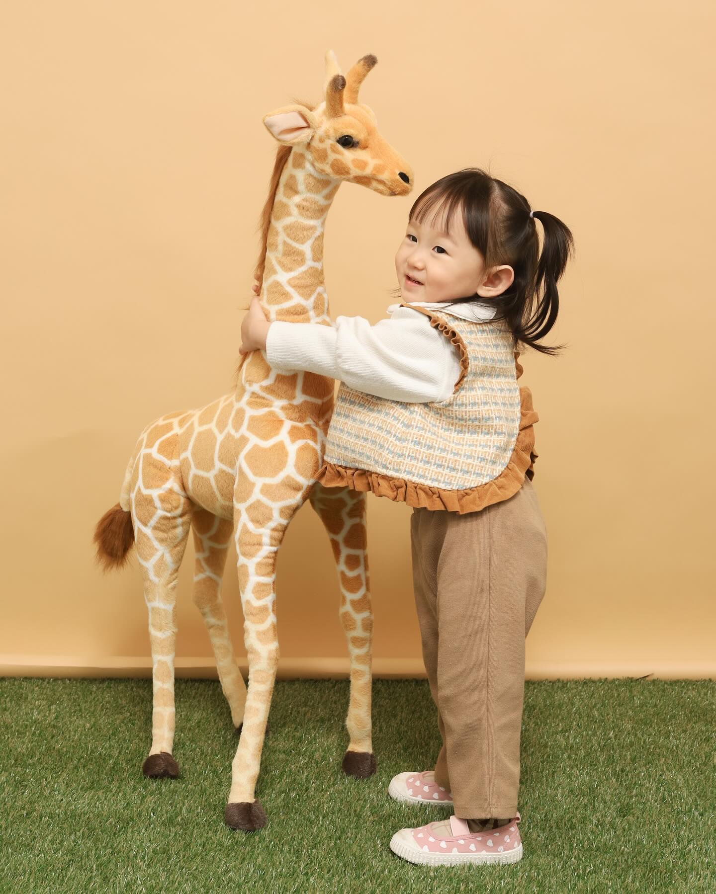 하루가 다르게 쑥쑥 자라는 너를,
루리가 기억하지 못할 오늘을
부지런히 기록해주고싶어 🤍

그땐 그랬었다고,
그날도 아빠 엄마를 무지무지 행복하게 해줬다고..♥