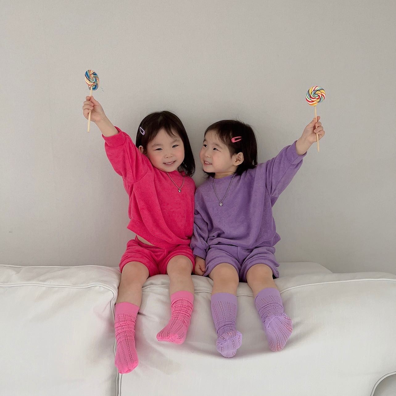 오픈해쪄용❤️

국내 원단 테리 상하세트!

부들부들 재질 너무 좋고 색감 말모..
달려달려! 

#상하복공구 #아동복공구 #테리상하복 #테리상하세트 
#등원훅 #남매룩 #자매룩 #형제룩 #조동룩