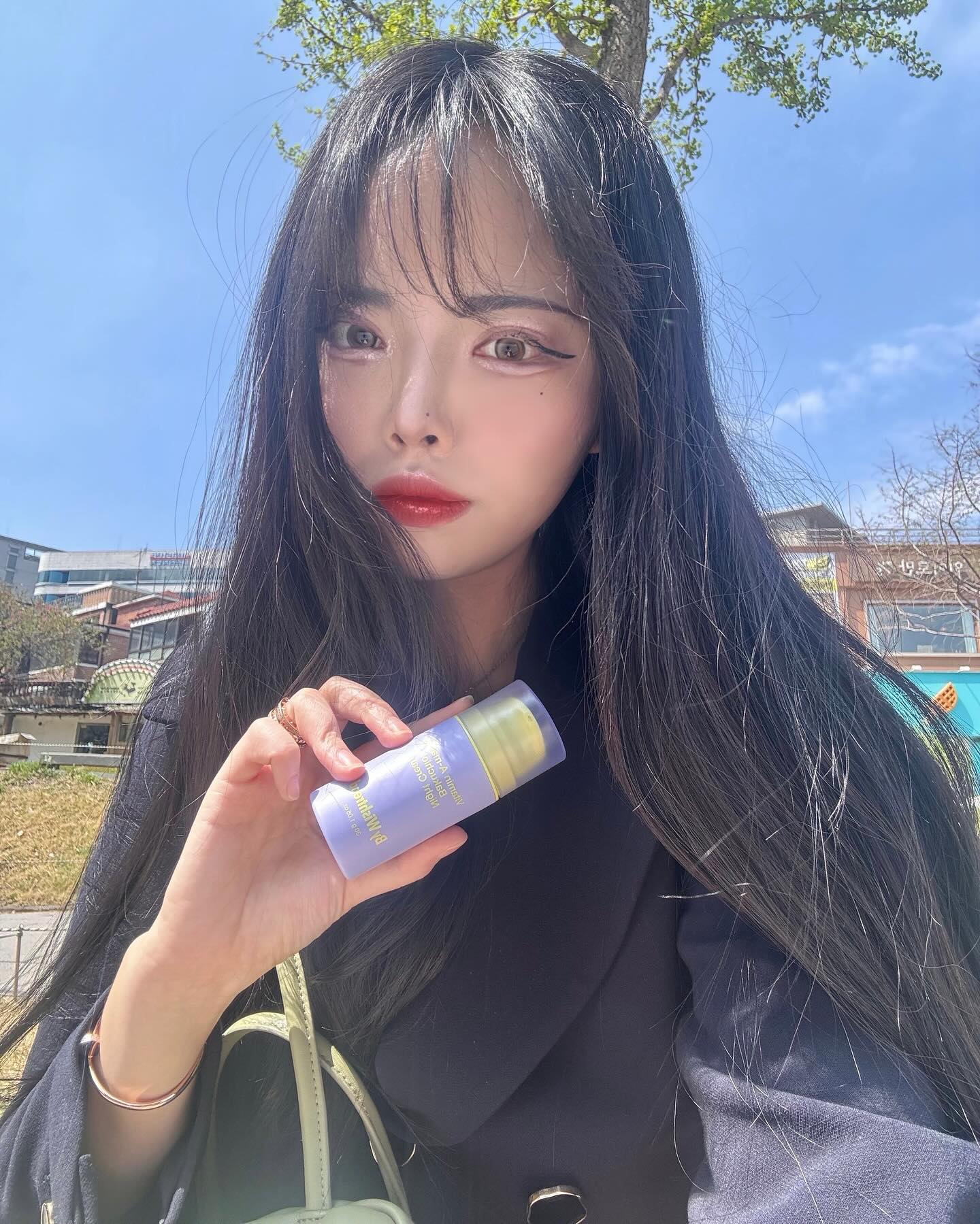#제품제공 나이트 크림 바꿨당💛
bywishtrend.kr 
레티날크림은 처음 시작하는 사람을 위한 레티날 크림이에요 피부고민을 부드럽게 감싸주는~~저녁 스킨케어 마지막 단계에 발라주는 노란 크림🐥
비타민 A를 처음 써보시는분 , 민감한 피부지만 피부 탄력 관리하고싶으신분들
레티놀의 피부자극이 걱정되시는분들께 강력 추천 드립니당🫧🌙💛

#바이위시트렌드#바쿠치올크림#모공케어#슬로우에이징#탄력크림