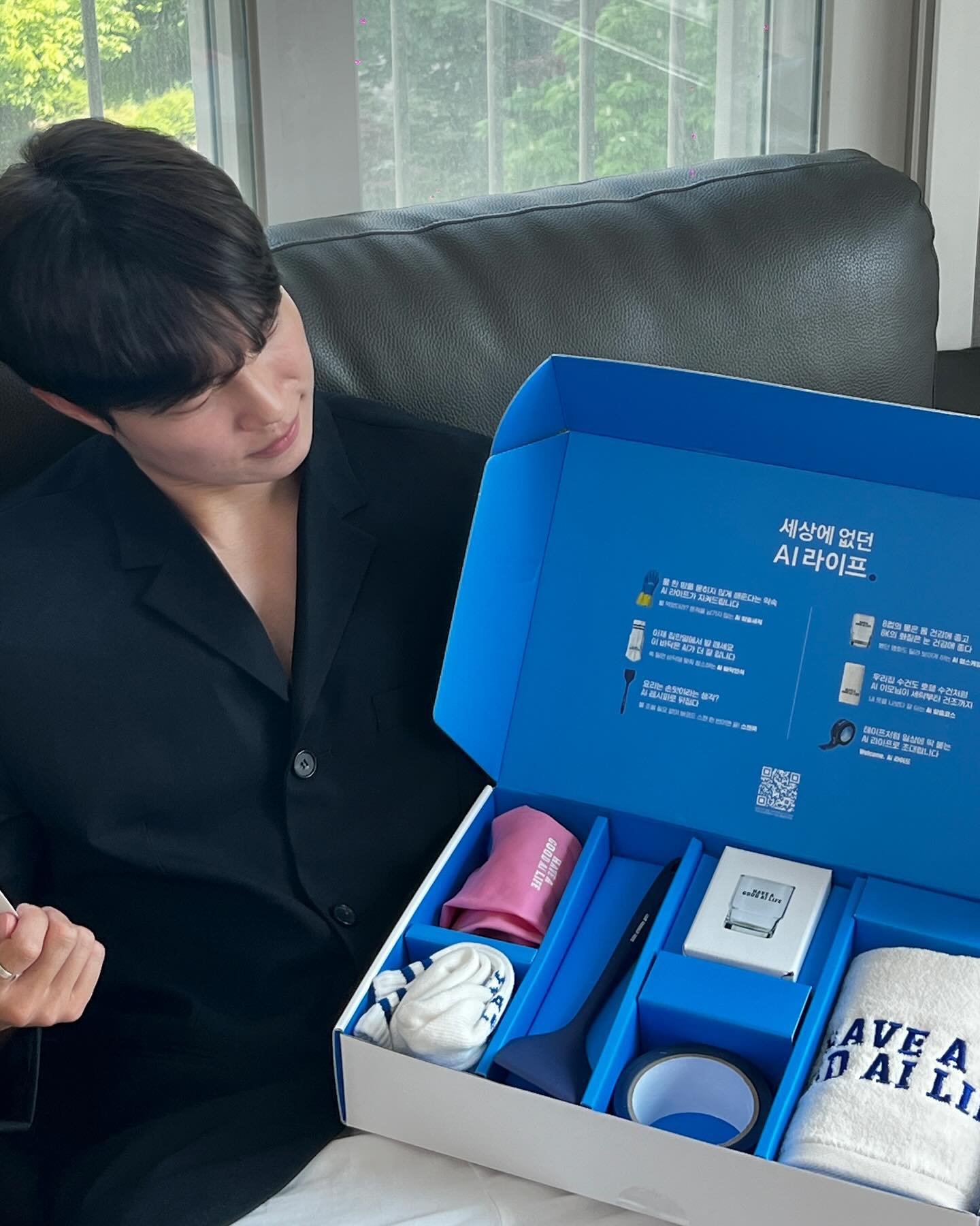 #광고

samsungkorea 

HAVE A GOOD AI LiFE💙

애쓰지 않아도 알아서 편해지는 삼성 AI 가전의 AI 라이프 🖤

라이프스타일 브랜드인 나이스웨더와 삼성이 협업해 실용적이면서 소장가치가 너무 뛰어난거있죠😙

또한 위트있는 문구와 일상 속에서 AI 라이프를 새롭게 마주할수 있습니다.

HAVE A GOOD AI LIFE 한정판 굿즈는 삼성닷컴에서 신청하면 선착순으로 증정합니다!

다들 삼성에서 기획한 패키지 한번씩 만나러가시죠🏃🏃

#세상에없던ai라이프 #삼성혼수#삼성신혼가정 #ai가전 #삼성전자이벤트#삼성#삼성전자#삼성ai라이프 #ai라이프 #나이스웨더 #한정판#굿즈