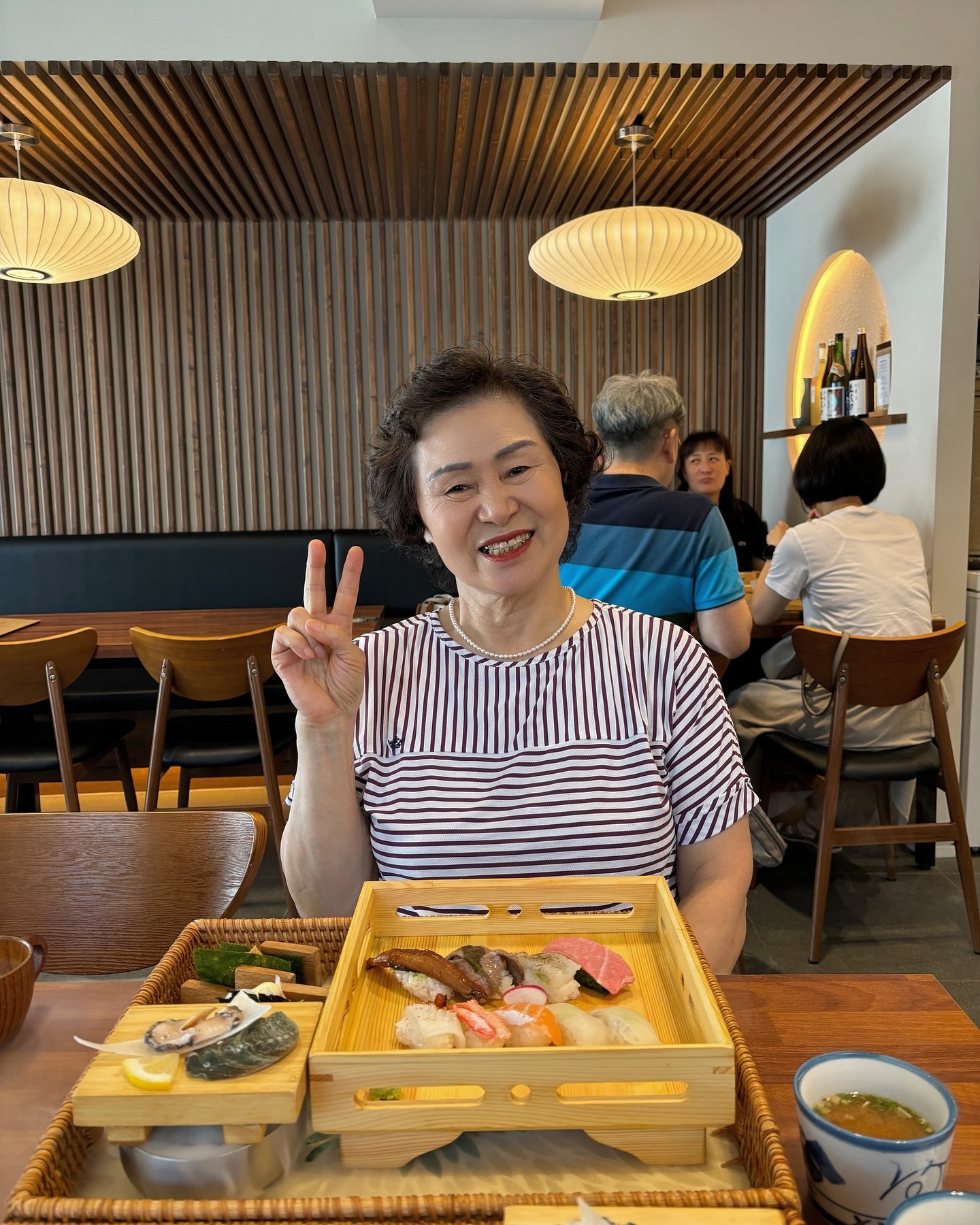 이 미모가 어딜봐서 80대 ~~~????!!!! 사랑하는 울 할무니랑 쉬는 날 손 꼭 잡고 데이트 🩷