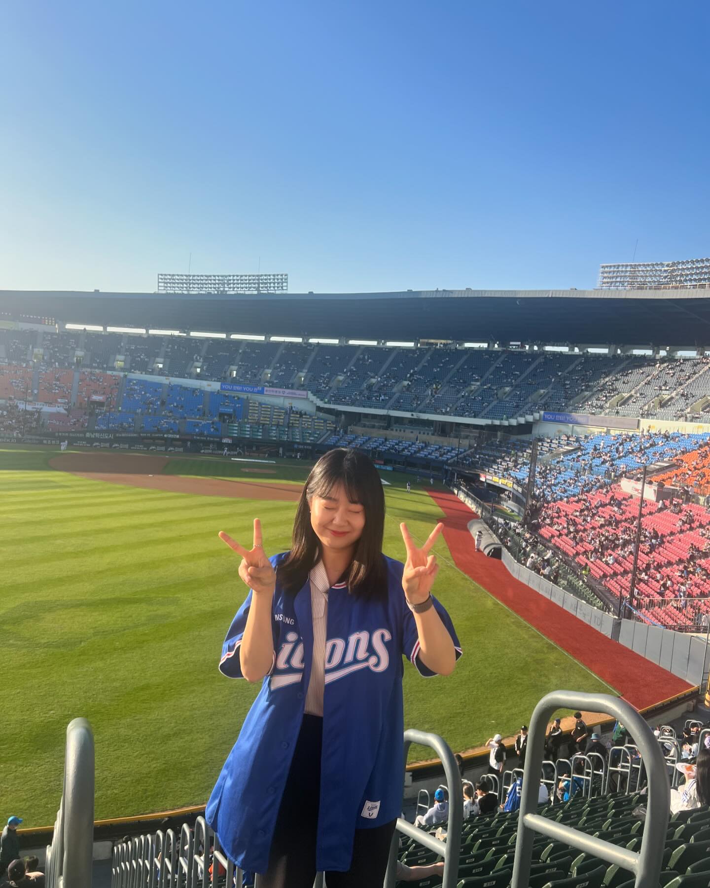 생애 첫 야구장이니까 
생각난김에 피드에도 기록
회사 선배들 덕분에 새로운 경험 ⚾️
.
.
.
#야구장 #종합운동장 #삼성라이온즈 #두산베어스