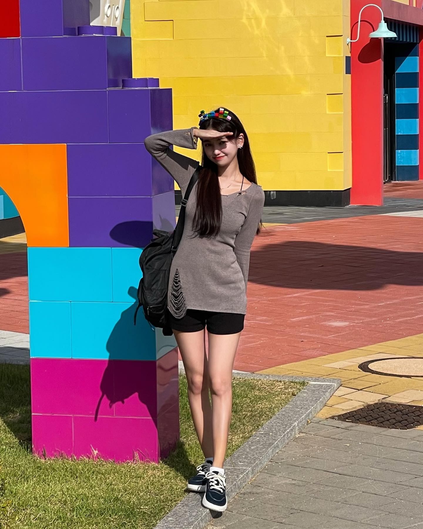 #협찬 
Put my sneakers on
Put 'em up, put 'em up🎶
다들 이 신발 편하다길래 엄마 드리려고 했는데 신어보니 너무 편해서 맨날 내가 신고 다니게 되는 운동화 ‘르무통’의 메이트 발 편한 메리노 울 운동화예요~

오래걸어도 피로감이 없는 운동화라 부모님께 추석 선물로 더 사드리려구요 ㅎㅎ 가족 커플신발되겠어요👟

이 운동화는 여름에는 땀을 배출하고 겨울에는 단열효과가 있어서 사계절 내내 신을 수 있는 운동화예요~또한 메리노 울,리싸이클 폴리를 사용한 자연친화 소재를 사용하여 착한 운동화라고도 불려요⭐️

저는 여행 많이 다니면서 만 보는 거뜬하게 넘기거든요! 최근 테마파크 간 날에도 엄~~청 걸었는데 이 신발은 내 발에 맞춰 움직이는 유연함&신축성&부드러운 내피로 발의 피로감을 낮춰줘요!

벌써 주변 지인들한테 다 추천한 운동화예요~! 다들 꼭 한번 신어보세요~!

#lemouton #르무통 #가을코디 #르무통메이트 #르무통_in #춘천레고랜드