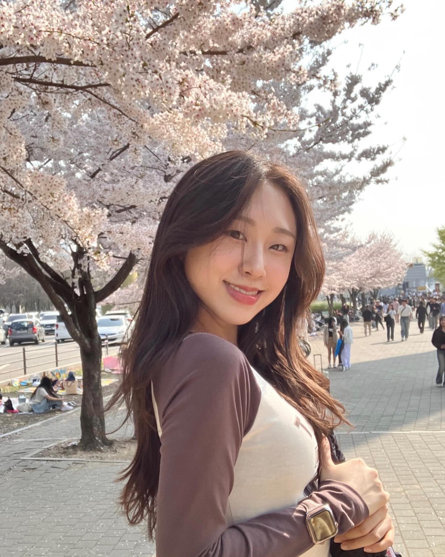 아우 더워🥵🩷🌸❤️‍🔥
.
.
.
.
.
#뚝섬 #뚝섬한강공원 #한강 #벚꽃