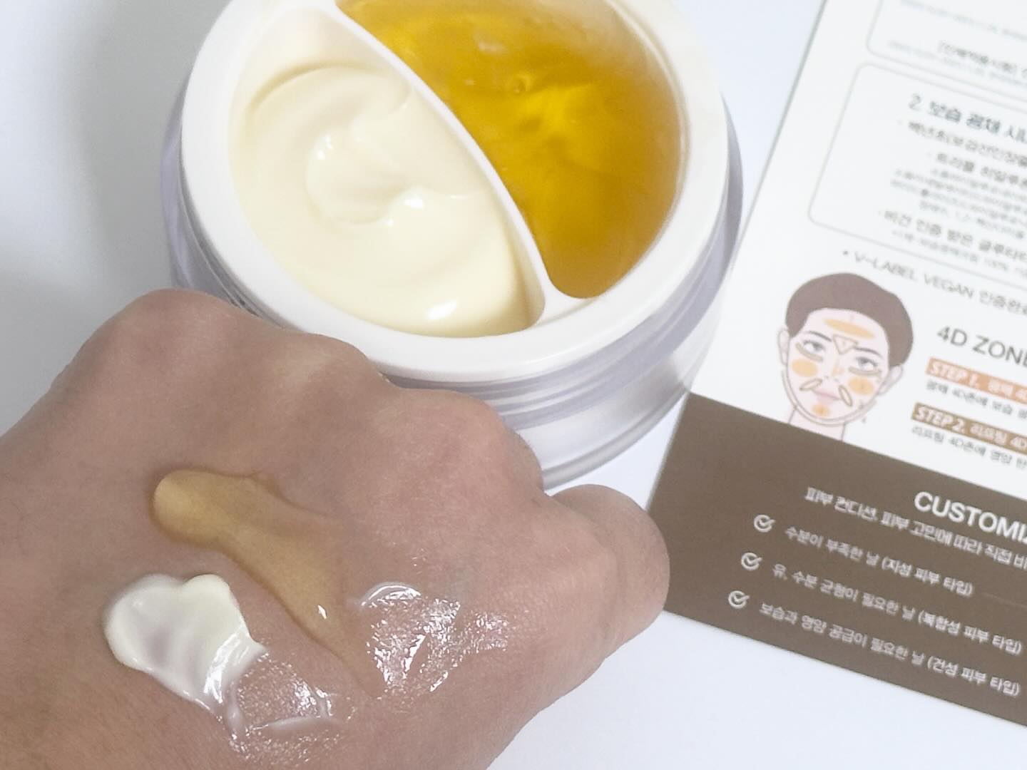 #협찬 🧴
날씨에 구애없이 맞춤케어 가능한 #비건반반크림 
매일 다른 피부 컨디션에 맞춰서 크림 하나로
맞춤형 스킨케어를 할 수 있어서 좋다 💚
사계절마다 매번 다른 제품을 사용했는데
프리미엄 토탈 케어 올인원 더블 크림 제품 하나로
보습광채,영양탄력까지 해결되니깐 너무 편함 😲
.
.
.
dalba_piedmont
#달바올인원더블크림 #달바올인원크림 #달바더블크림 #달바반반크림 
#수분크림 #항산화크림 #크림추천 #영양크림