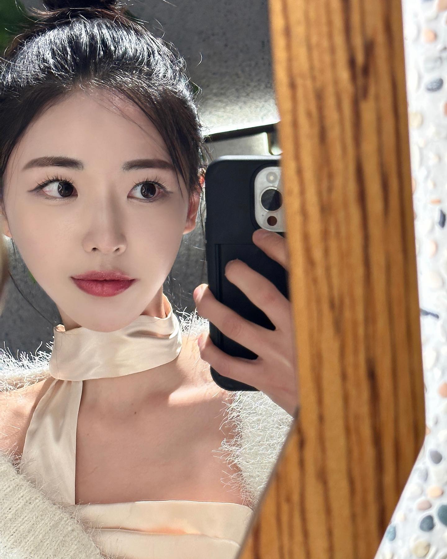 겨울이 되니 속건조가 심해져서 피부관리 받고 왔어요🤍
1:1 상담 받고 추천해주신 리쥬란 힐러 시술 받았는데요
원장님 손기술이 좋아서 그런지 
붓기도 빨리 빠지고 멍도 안들었어요
시간이 지날수록 속부터 광이 차오르는게 넘 좋아요 ദി ᷇ᵕ ᷆ )♡
아파서 눈물 쏙 빼고 왔지만 효과만큼은 최고오🫶🏻

#스킨부스터 #스킨부스터주사 #스킨부스터후기 #스킨부스터MTS #속건조 #재생 #콜라겐 #잔주름예방 #동안피부 #신논현스킨부스터 #신논현역성형외과 #플레저성형외과
pleasure_ps