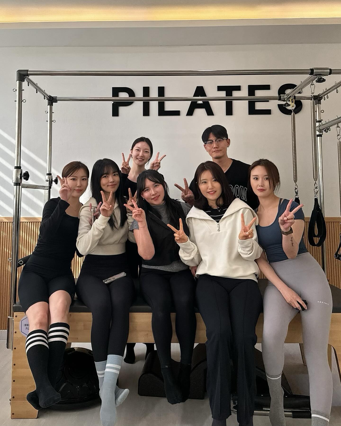 💜비비오 재활 part.1 상지💜

안녕하세요😊
지난주 토요일 진행되었었던

비비오 재활상지 지도자 교육을
뜻깊게 마무리 했습니다.👏🏻👏🏻

멀리서 오신 샘들도 계시고
필라테스 강사가 아닌 
헬스트레이너 선생님도 계셨는데

모두에게 알차고 값진 시간 
드릴 수 있어 영광이었습니다✨✨

앞으로 더욱 꽉꽉채운 교육으로 
보답드리겠습니다. 
감사합니다🙏🏻

비비오 재활 지도자 교육
🍀소수정예 재활 교육수업
🍀회원을 대하는 자세 및 실제적용 꿀팁
🍀당장 내일부터 적용가능한 풀시퀀스
🍀초보 강사님들도 이해하기 쉬운 진행

교육문의는 DM 부탁드립니다🥰
#필라테스강사 #재활필라테스 #재활 #재활운동 
#헬스트레이너 #재활트레이닝 #물리치료사