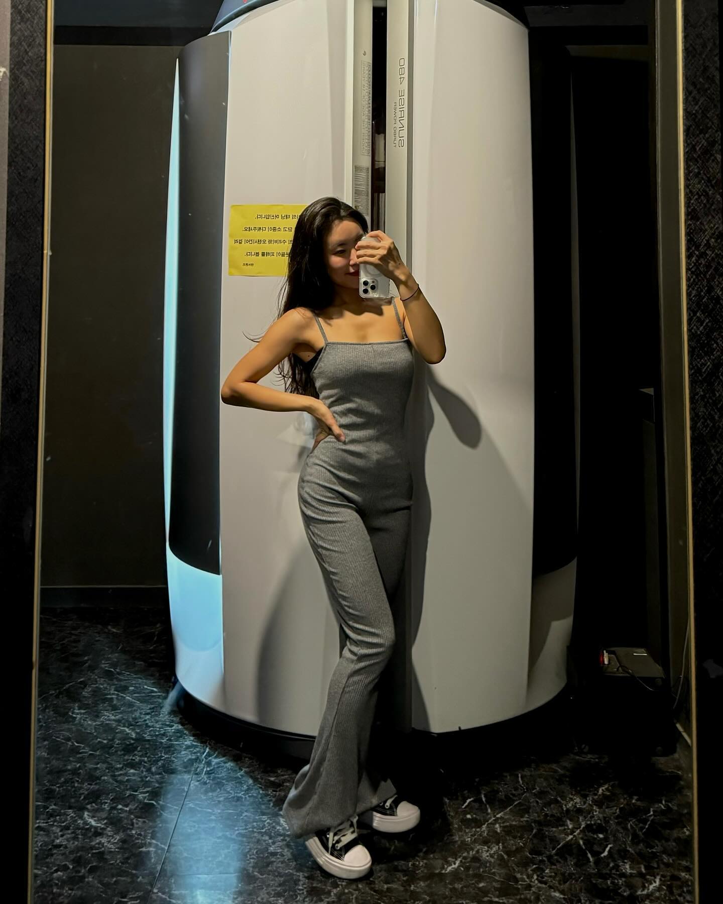 오랜만에 태닝 😎
항상 올때마다 친절하신 탠브론즈 사장님,,
바프 2주 남기고 급하게 와서 뎨둉해요 ㅎㅎ
이번에듀 잘 부탁드립니댜 tanbronze 🫶🏾

어제 대회구경 갓다가 못지나치고 사버린 점슈 🩶
너어무 편하고 예뻐요!!!!
반바지 버전 기다리고 있겠습니댜,,🥹🩶🩶
rouna_wear 🫶🏾 

#울산태닝 #태닝맛집 #울산태닝샵 #울산태닝샵추천 #울산 #삼산 #달동 #울산운동 #울산핫플 #로우나폴웨어 #로우나웨어 #로우나 #점프수트
