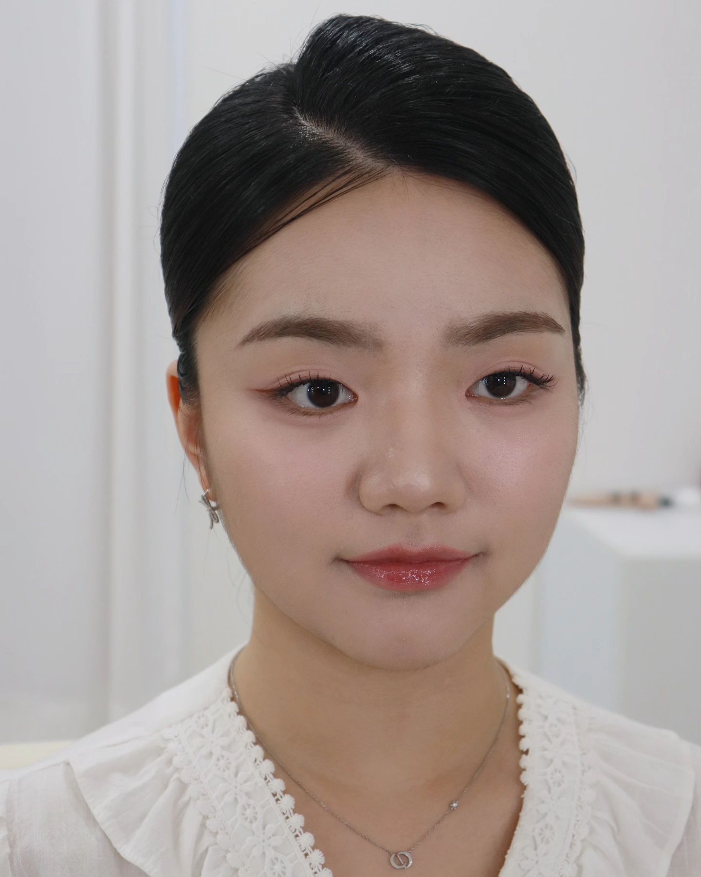 다재다능 승준생🌿
펄 없이 단아한 이미지로 어피가 잘 어울리셨던 분
눈썹이 예뻐서 라인 다듬고 컬러만 변경해드렸어요

𝐼𝑟𝑎𝑒 이래

𝑇𝑜 𝑏𝑒 𝑚𝑒, 내가 되는 시간