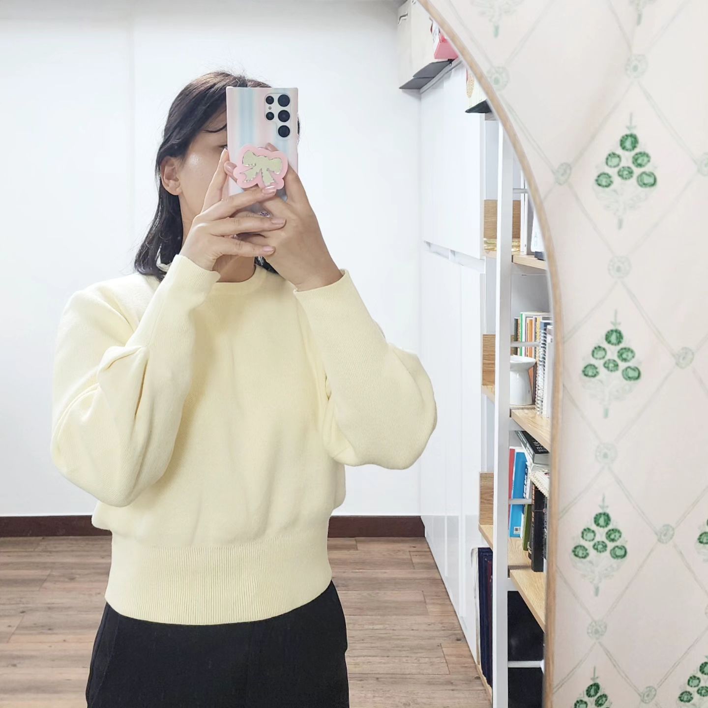 요즘
블랙프라이데이라고
쇼핑 엄청 하는ㄷ ㅔ
그 중 가장 성공적 〰️〰️💛

말라깽이 만들어주는 디자인에
컬ㄹ ㅓ도 이쁘고
짱짱한 니트 재질이라
보풀 걱정없고 ! 

다음에 세일하면
블랙컬러 필수로 쟁겨야디

#블랙프라이데이 #29cm #ootd #dailylook #니트 #맞팔