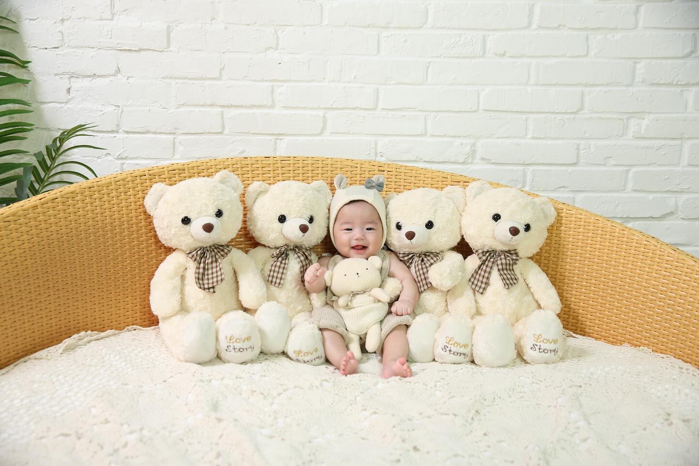 𝐇𝐰𝐚𝐧 ෆ 𝐒𝐞𝐨𝐥 ꪔ̤̫ 

귀여워 귀여워 귀여워 ෆ 
백일사진 드뎌 업로드 완료. 🤍

ෆ