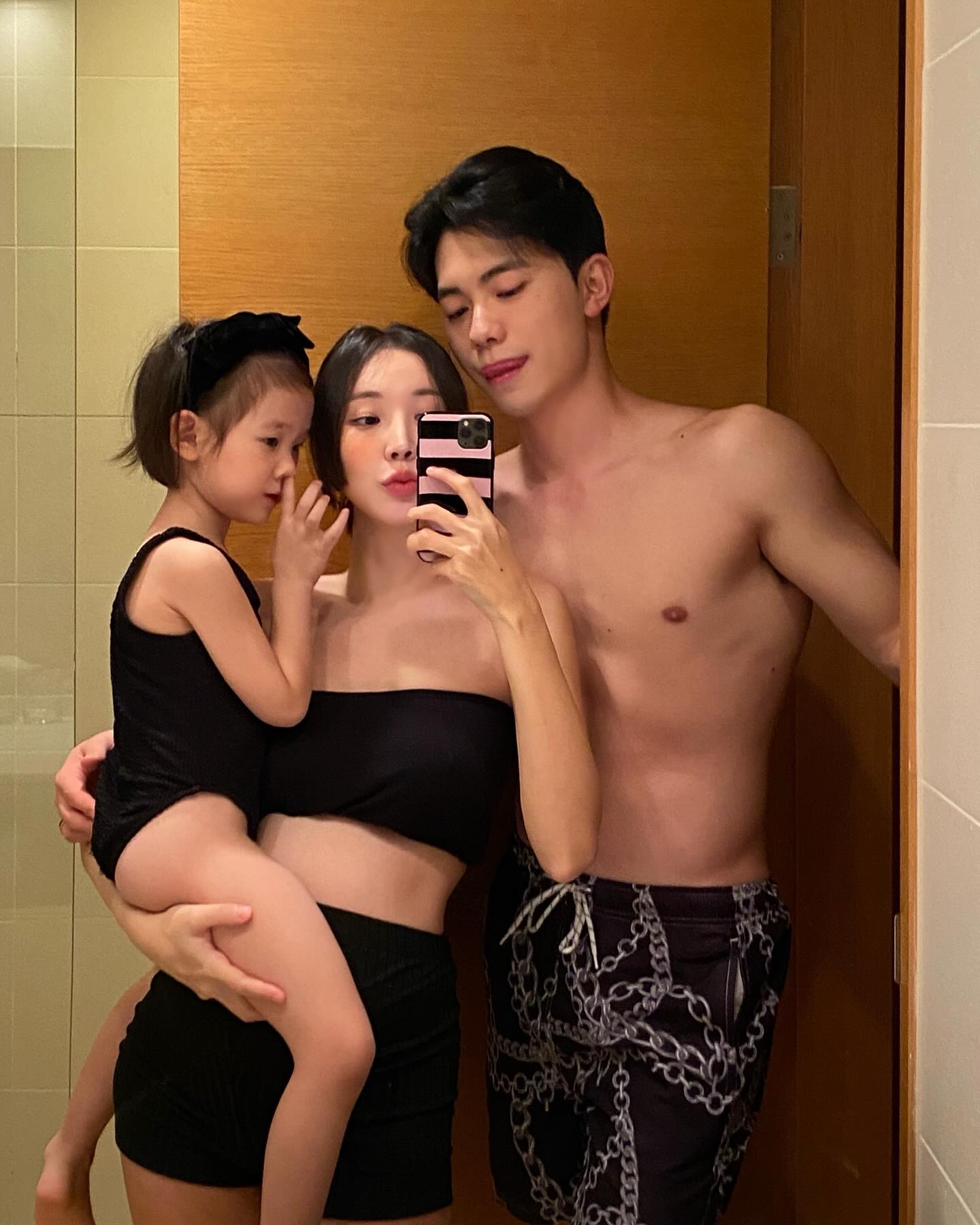 원래 둘째 생기면 임신 한 배는
첫째 힙시트 역할 하는거 국룰인거죠?ㅋㅋㅋ
(나는 남 얘기인줄만 알았지..)
43개월에 #안아줘병 걸린 서연이 덕분에
힙시트 알차게 가동 중🫄🏻
#구월아미안해
#그래도언니가먼저야
#벌써부터자매의난 

임신+육아+일 동시에 하면서
평일에 어린이집 땡땡이 치고 호캉스까지 갈 체력
= 바로 #데이아르기닌 의 힘 아닐까요💚
하루 1~2포 꾸준히 섭취 하다보면
진짜 삶의질이 달라지는 효과 톡톡히 느끼실거에요!!!

현재, #데이라인 set 프로모션과 더불어
#데이효소 #데이어트 #데이아르기닌 #데이제로
전 제품 연말연초 프로모션 앵콜까지 모두 열려있으니
마감까지 열심히 달려주세요📦