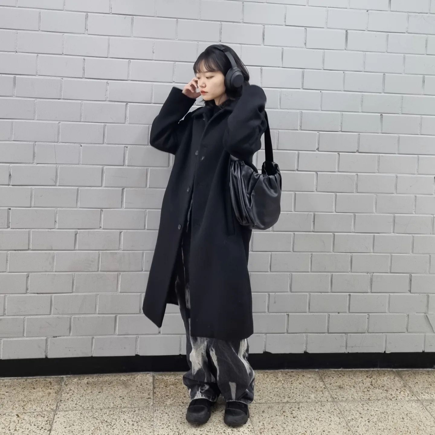 코트 안에 조끼패딩을 입어서 보온성 추가
날이 따듯하지만 그럼에도 항상 따숩게 입고 다니기⋯♡
사실 더워서 단추 풀고 다닌건 안비밀🥲

코트는 #마인드브릿지
니트는 #지오지아
조끼패딩은 #탑텐
팬츠는 #플레이버리즘

투데이 올블랙🖤