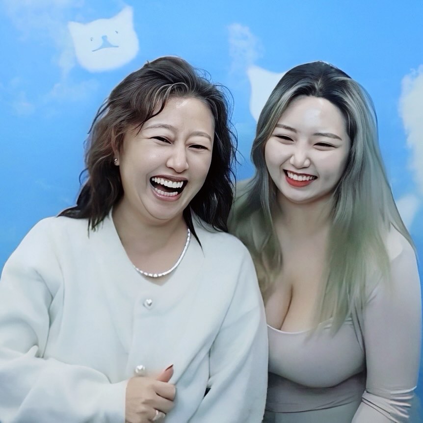 Happy birthday mama🎉
.
.
.
#happybirthday #birthday #mom #mother #daughter #march #smile #behappy