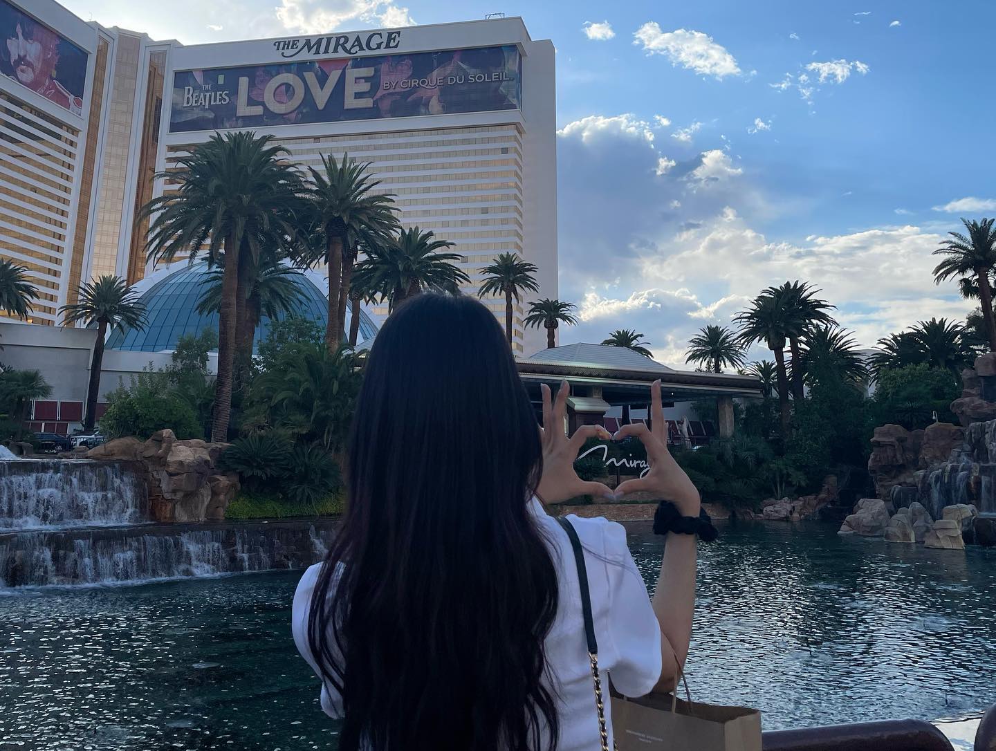 라스베가스 기록4️⃣

𝒽ℴ𝓉ℯ𝓁 𝓉ℴ𝓊𝓇_ 𝟷🫶🏻

#usa #travel #lasvegas #hotel #photograph #strip #miragehotel #treasureisland #palazzo #forumshops #여행 #눈호강👀 #일상 #♥