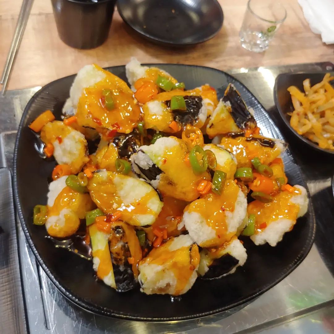 아차산 사거리 양꼬치 
1차로 닭한마리 먹고 커피는 테이크아웃하고
2차로 간단한 메뉴로 골라서
오이탕탕이도 멘보샤도 가지튀김도 좋았어요
오랜만에 만나서 좋았다 
질먹었다 
다음에는 신당동 중앙시장 아니면 족발집으로 
미리 장소는 찜했다