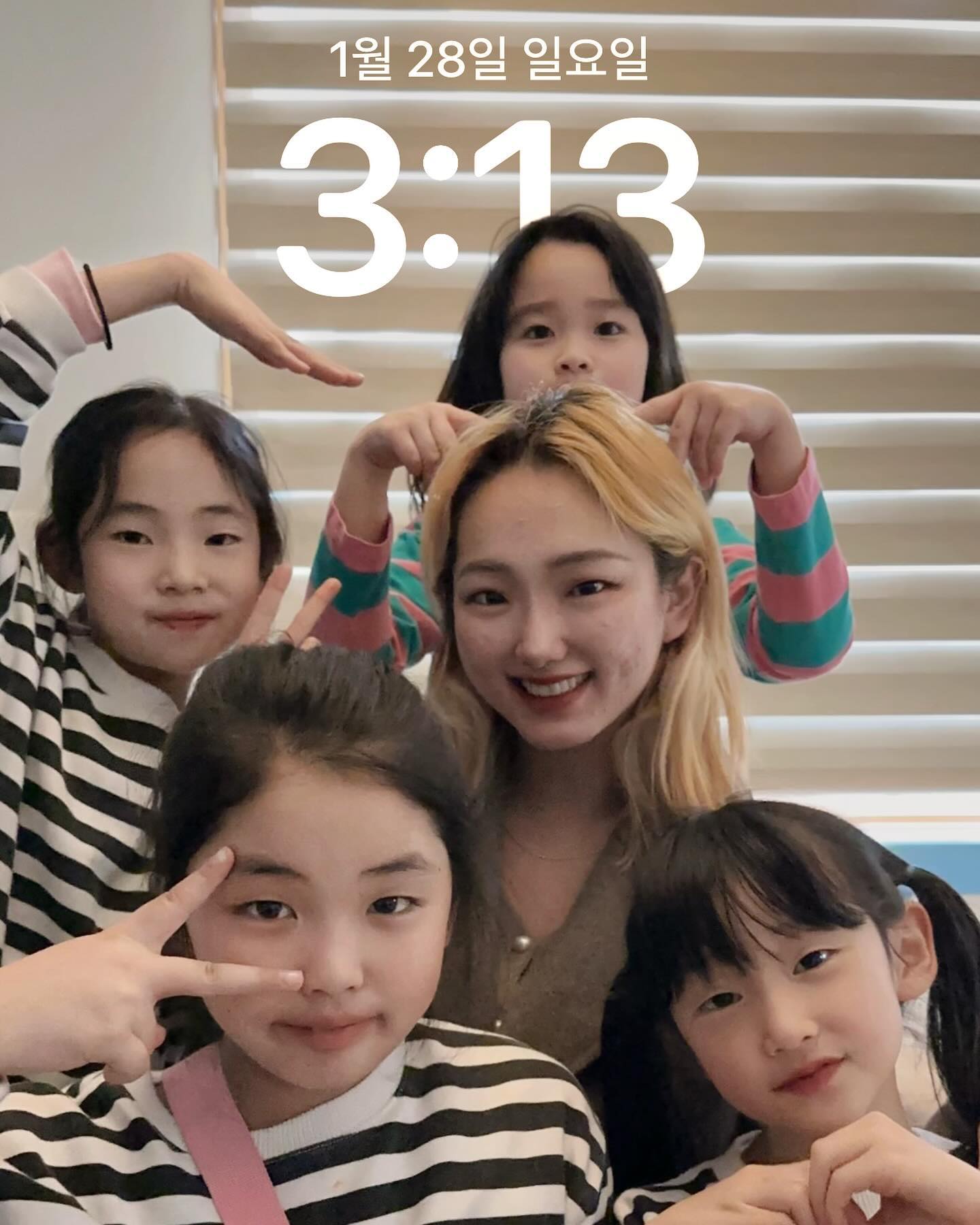 그루터기에 돋아 난 작고 여린 새 잎 같은 너희들🌱💚 소중해💚

👧: 선생님! 핸드폰 배경화면 이 남자 아저씨(남자친구)말고 저희랑 찍은 사진으로 하면 안 돼요?!?!?!?🥺🥺🥺
🙆‍♀️: ㅋㅋㅋㅋㅋㅋㅋㅋ당연히 가능하지🤣💚