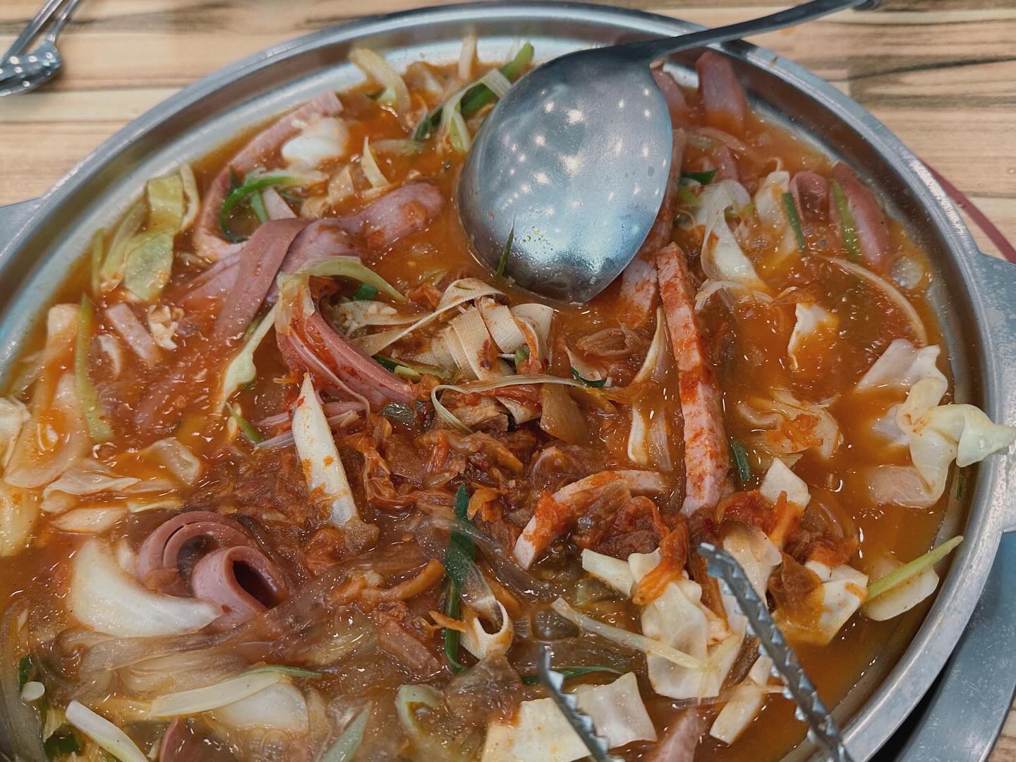 #오늘점심

맛있는 부찌 집이 있다해서 오늘 점심메뉴로 pick!

버터밥은 진짜 학생 때 먹어보고 얼마만인지 너무 반가웠다

칼칼한 부찌는 아니지만 양도 푸짐하고 치즈맛도 강해 맛있던👍🏻