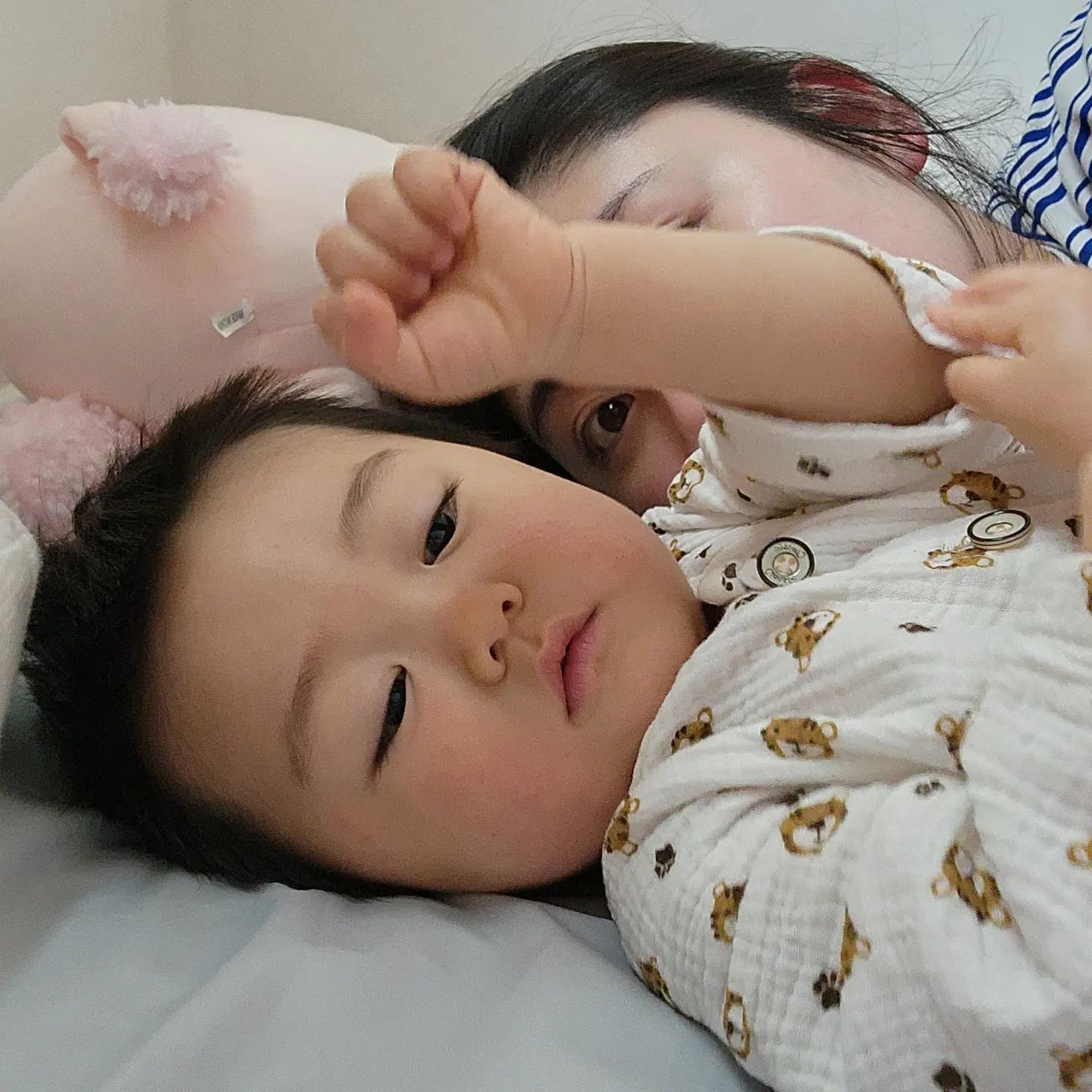 낮잠자구일어난 나밀
엄마랑사진찍기
#냠냠쩝쩝 #나밀튼튼이 #낮잠타임