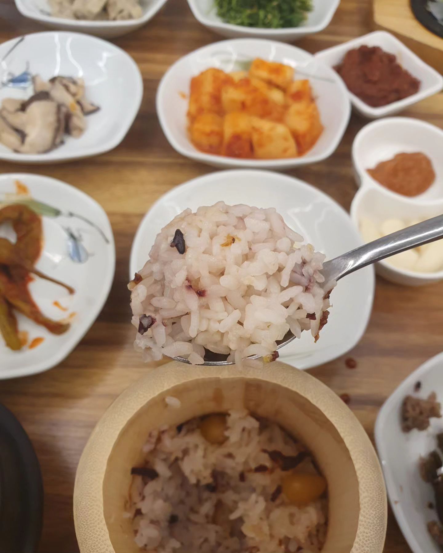 담양맛집 한상근대통밥집에서 친구들하고
모임했답니다 ㅎㅎㅎ 저희들은 전부다
한식을 너무 좋아하는 ! 고기를 특히 
좋아하는 한식러버들인데요 ㅎㅎ
대통밥에다가 돼지갈비 같이 먹으니
진짜 맛있더랍니다 ㅎㅎㅎ

담양들리면 꼭 다시 방문 하고싶네용

#담양맛집#담양떡갈비#담양돼지갈비
#죽녹원맛집#담양떡갈비맛집
#담양대통밥#한상근대통밥집
#담양대통밥원조