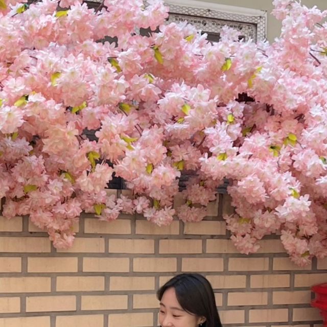 민이봄🌺민정 on Instagram: "#광고 마른파이브에서 연이어 받게 된 제품 얇은 끈 나시 크롭 기장이에요🖤 이전 제품과는 다르게 끈 기장을 조절할 수 없는 대신 끈이 얇게 나왔어요! '체구가
