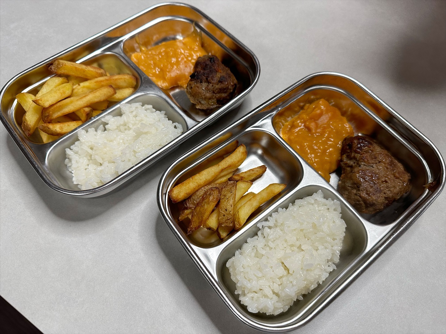 경양식매니아 엄마가 만든 데미그라스소스✨
애미입엔 딱인데 우리 젊은 아가들은 케챱이 더 맛있다네🙄
크리스마스 주간 내내 외식하다 집밥하려니 좀 어렵🥹
.
#수제함박스테이크 #함박스테이크#유아식#경양식#데미그라스소스 #아이반찬#유아식단#저녁메뉴#유아식단 #유아식메뉴#남매#남매맘 #남매스타그램 #주부 #주부스타그램