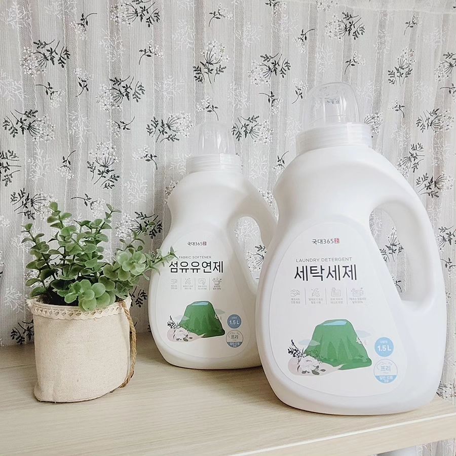 #협찬 #알러지프리세제 
#알러지프리섬유유연제 

피부에 직접 닿는건데 잘 따져보고 사용해야죠~
전성분 EWG 그린등급 (향료제외) 으로 
유해물질 제로, 에코서트 인증 완료,
알러지 유발 성분 제로, 피부자극테스트 완료된 제품인
알러지프리 세탁세제, 섬유유연제 #국대365 라죠. 

7중 복합효소로 숨은 얼룩, 땀, 냄새까지 깨끗하게 제거해주고 알러지 프리 성분으로 안심하고 사용하는 국대365 세탁세제~ ^^
실내건조에도 적합한 탈취효과 99%

조향사가 직접 개발한 국대만의 풍부하고 
은은한 시그니처 향도 넘 좋더라고요. 
세탁물 간 이염을 방지할 수 있는 재오염 방지제를 함유하여 
깨끗한 세탁물을 그대로 유지할 수 있고요. 

간만에 맘에 드는 세제, 유연제 발견해서 잘 쓰고 있네요~ ^^

#세탁세제 #액체세제 #액체세탁세제 #유아어린이세제 #세탁세제추천 #실내건조세탁세제 #실내건조섬유유연제 #드럼세탁기세제 #섬유유연제 #섬유유연제추천