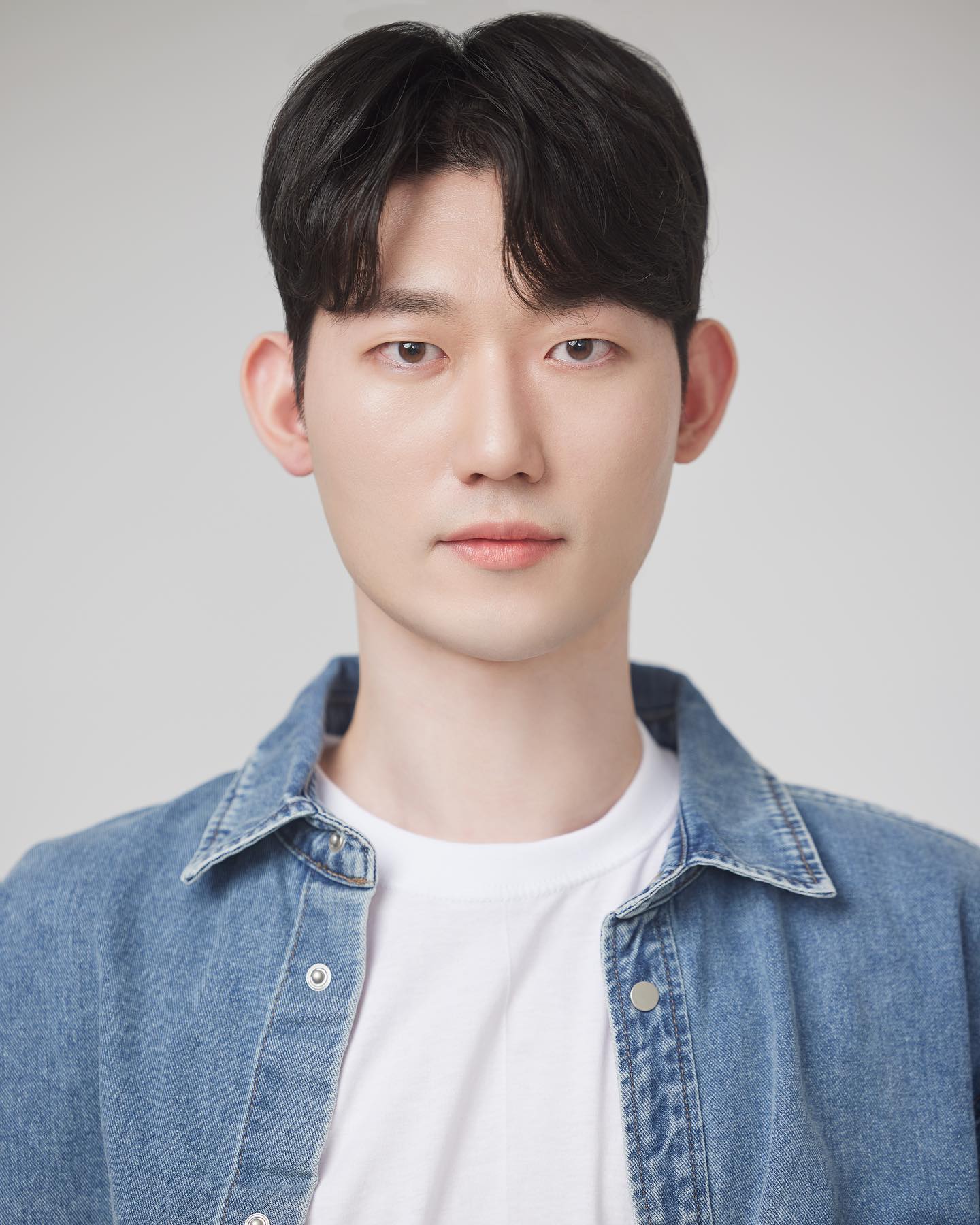 처음으로 찍어본 프로필사진
컨셉 ver.2
.
.
.
.
.
증명사진 같은
.
.

#seoraestudio#서래스튜디오#배우프로필#연극영화과#강남프로필사진#화보#캐스팅#스냅모델#단편영화#장편영화#상업영화#독립영화#엔터테인먼트#광고모델#영화#드라마#배우#청순#청순컨셉#청순한남자#이미지단역#포카리스웨이트#이니스프리#movie#drama#model#bts봉준호손흥민minseongkangletsgo#levis#calvinklein#guess