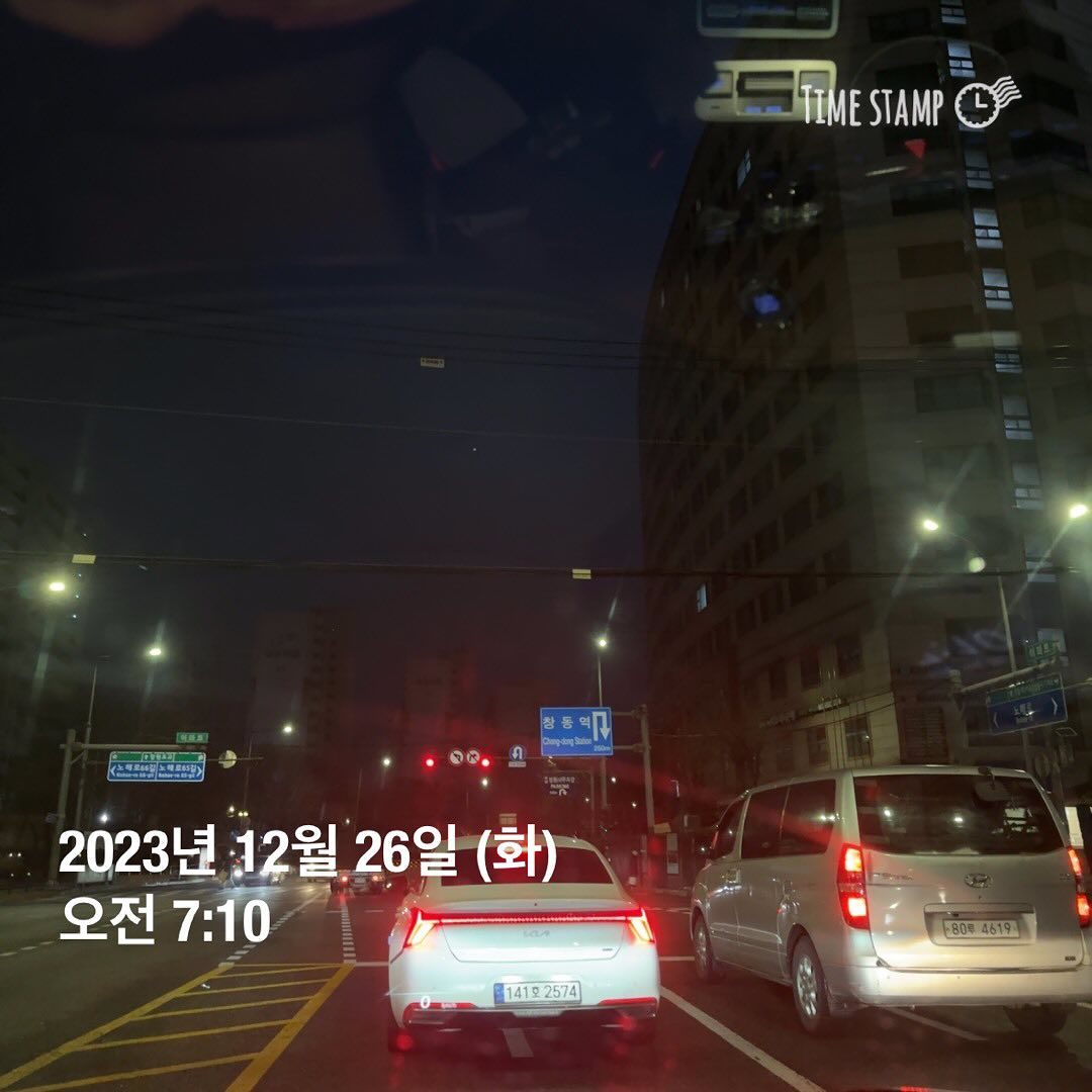 #굿모닝 

연휴 지난 아침 
오늘도 수영완료

23년도 곧 끝났네
내년에도 재밌는일이 많겠지?

피할수 없음 즐기고
즐길수 없음 피할까?ㅋ

근데 한겨울인데 대기질은
왜 나쁜걸까.. 1년내내 마스크 쓰고 다닐판

#운동스타그램💪 #수영스타그램 
#수영하는아저씨 #운동하는아저씨 
#운동일지 #수영일기 #운동기록 
#체력은국력 #운동하는직장인 
#주식회사이현동